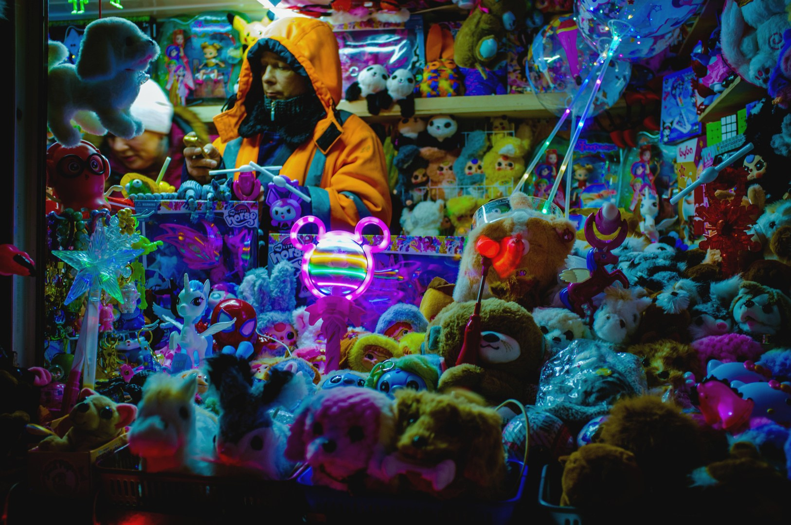 Зима уходящая. Руслан Шувалов (поэтограф)