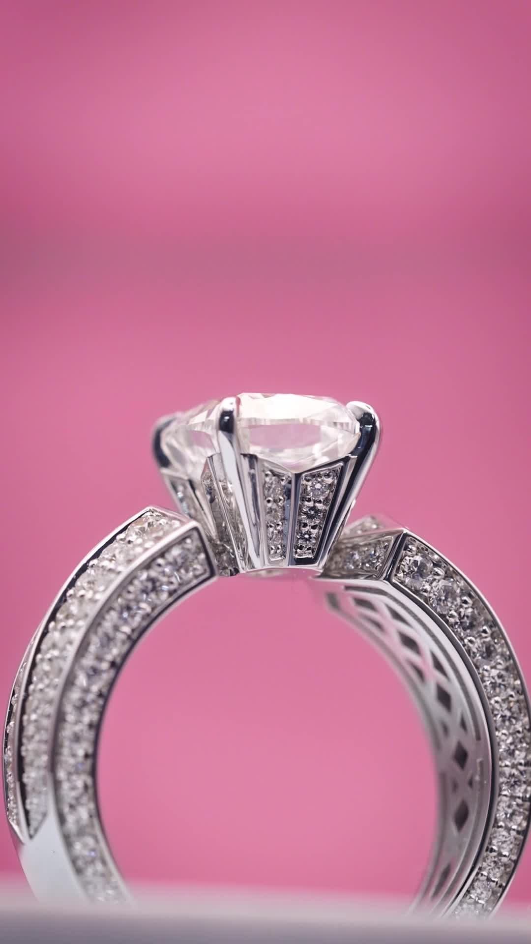 Предметная съёмка. Профессиональный видеограф в Москве — Ярослав Сергеев. Видеосъёмка под ключ: монтаж, цветокоррекция, саунд-дизайн, креативные видео