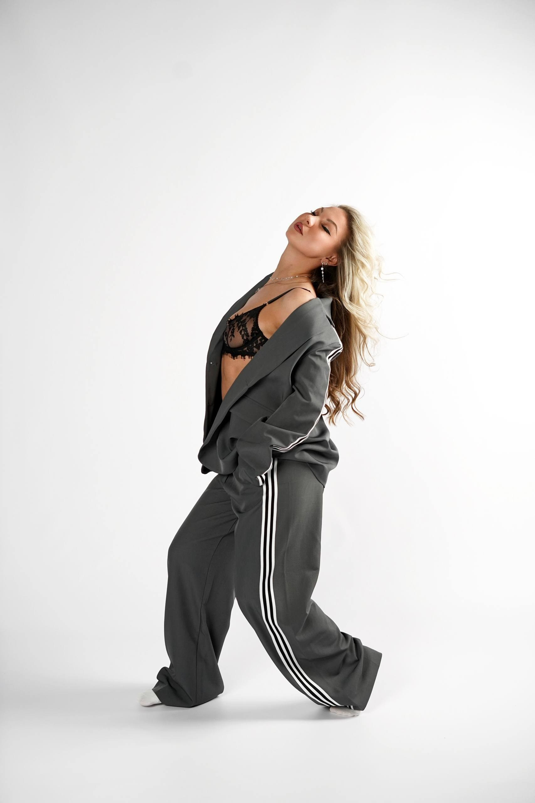 Автопортретная | CONTRAST | Губкин