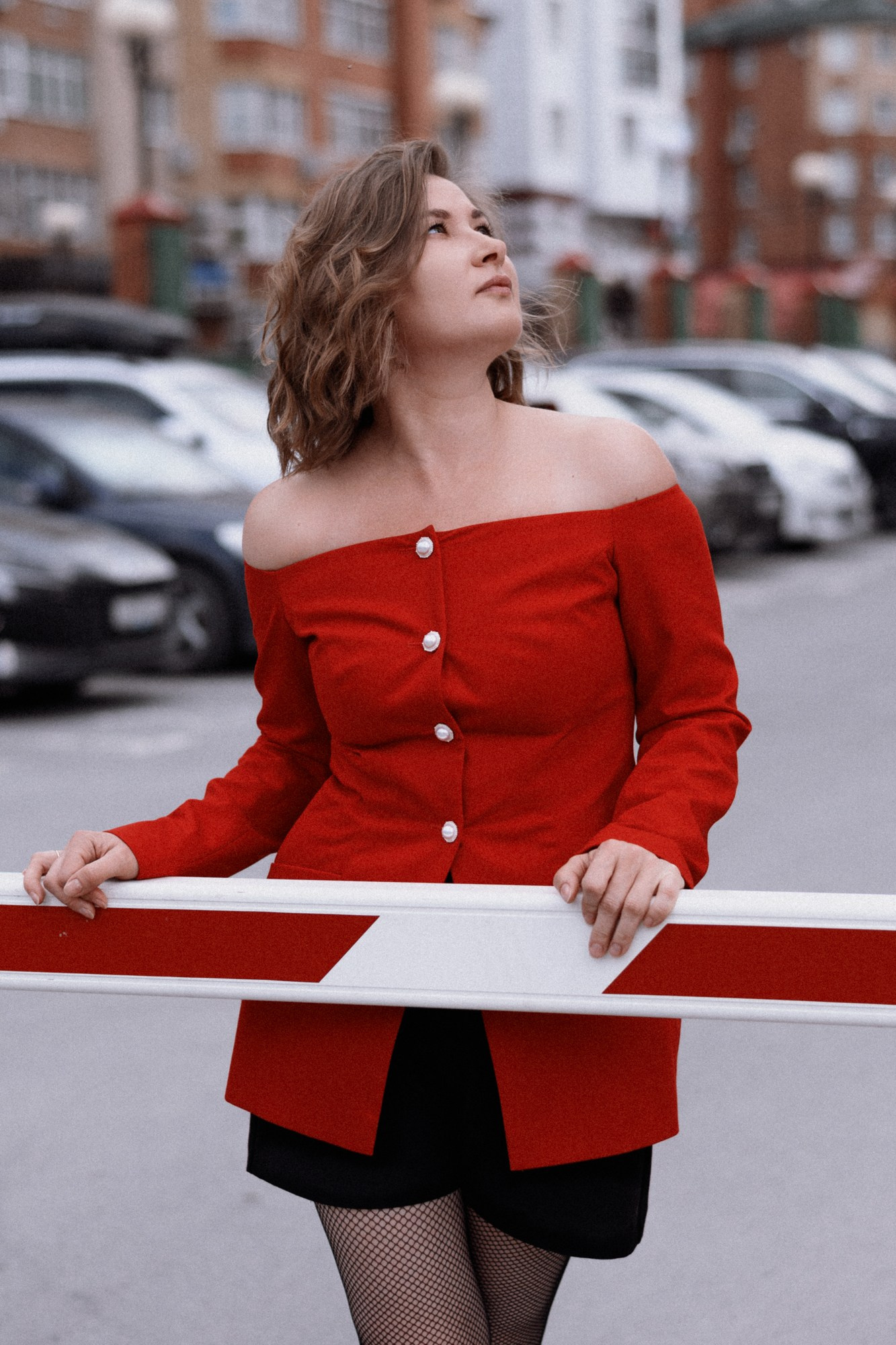 Уличная фотосессия в центре Тюмени, портрет девушки