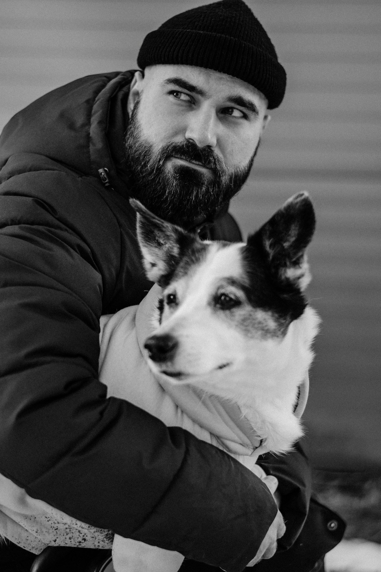 Мужская фотосессия с собакой в Тюмени — Саша и Тони. Фотограф Дарья Мустафина, Тюмень