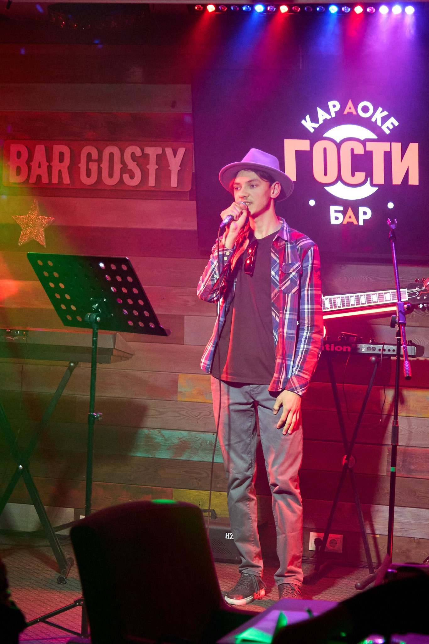 Концерт в баре «Гости». Фотограф Омск | Александр Вандеров