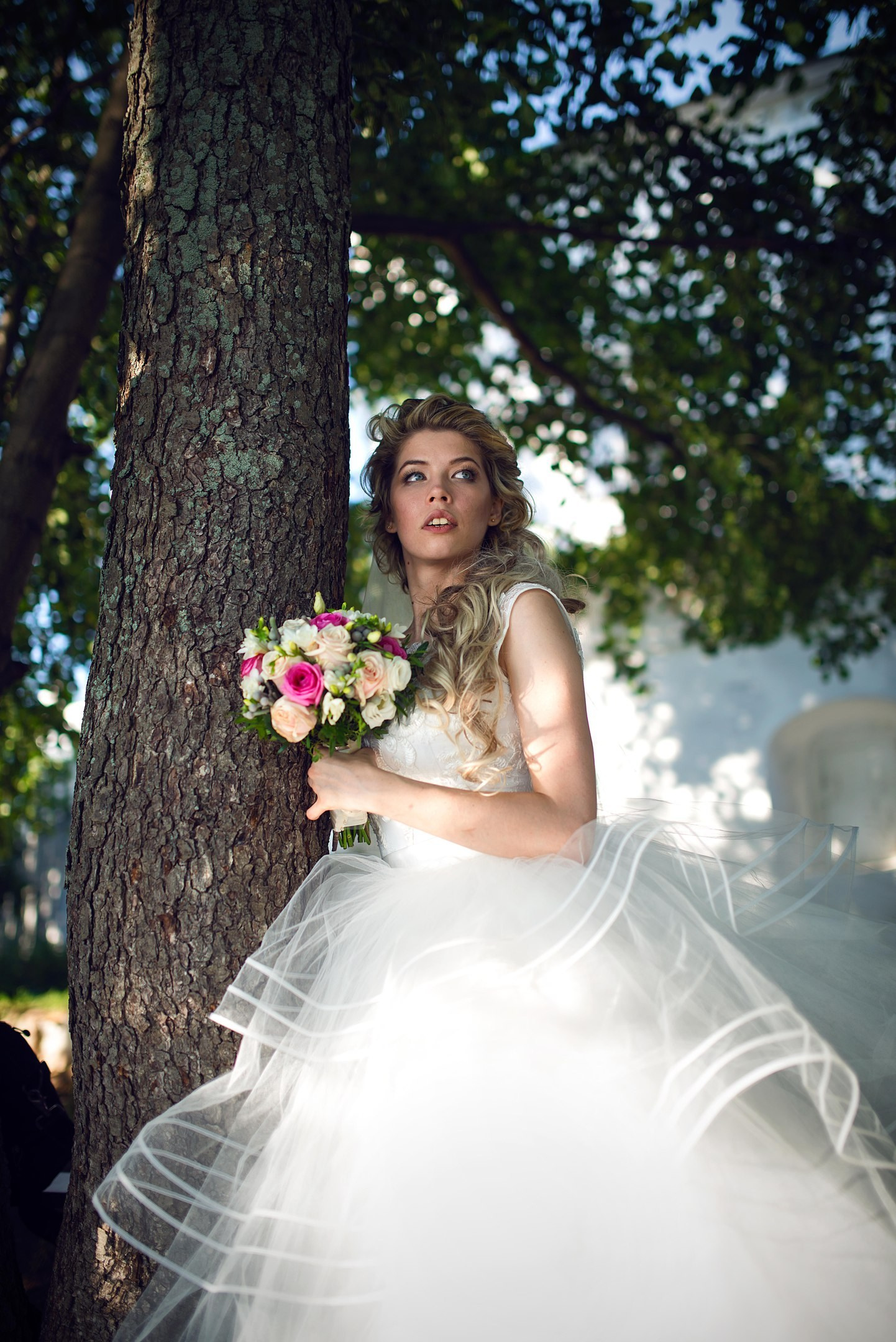 Очаровательная невеста с букетом цветов в Волжске