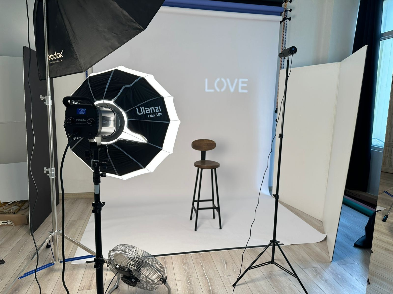 Фотостудия в Одинцово селфи-студия без фотографа профессиональная фотосессия