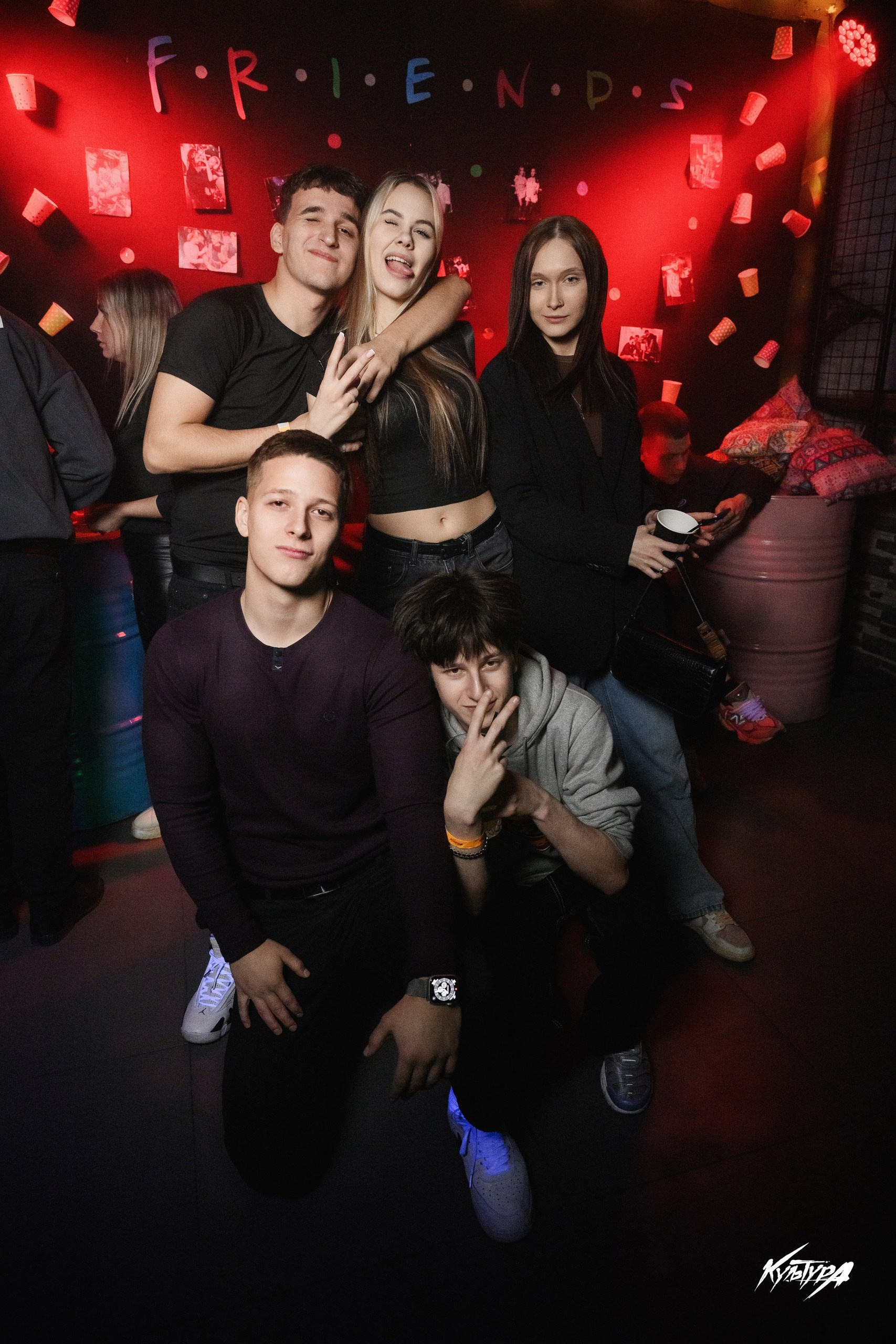 Фотосъемка в ночном клубе Петропавловска-Камчатского. Репортажная съемка вечеринки в клубе Петропавловска-Камчатского. Профессиональная съемка ночных клубов в Петропавловске-Камчатском. Яркие эмоции и живая атмосфера ночного клуба на фото в Петропавловске-Камчатском. Стоимость репортажной съемки в ночном клубе Петропавловска-Камчатского.