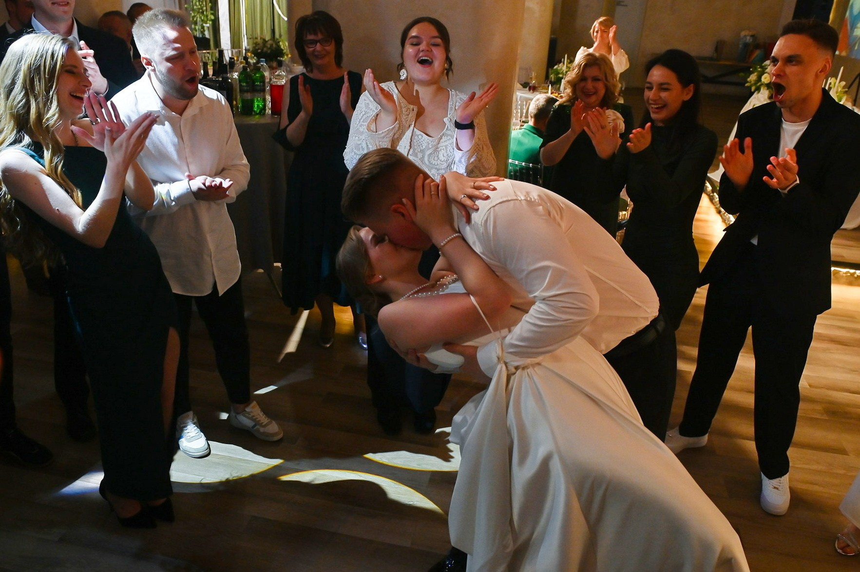 Фотожурналист на свадьбе: когда кадры становятся историей. Документальный фотограф Сергей Вдовин