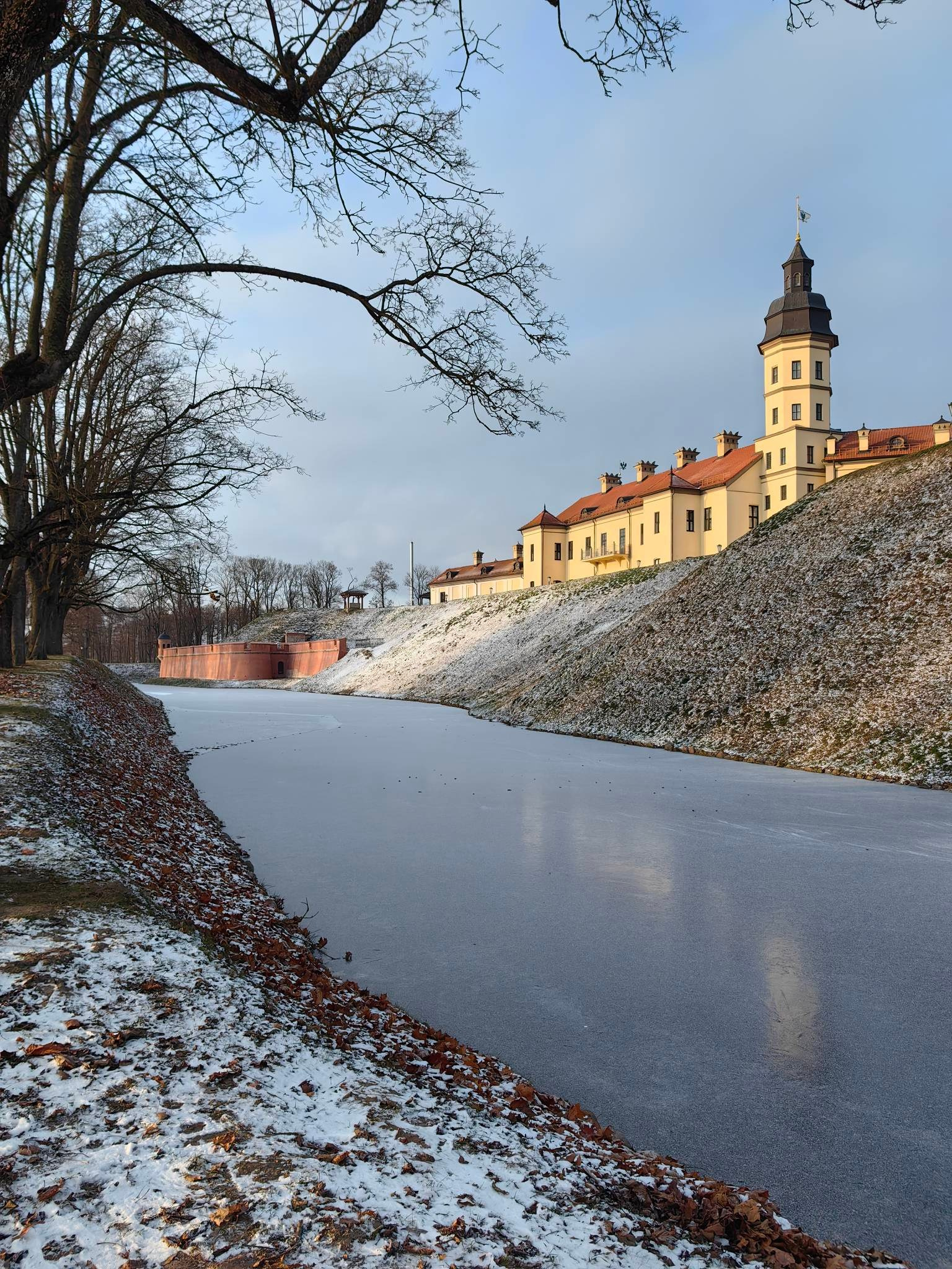 Несвижский замок в Беларуси. Купить картину на холсте для интерьера|художник | дизайнер | архитектор Сергей Ратчин в Москве