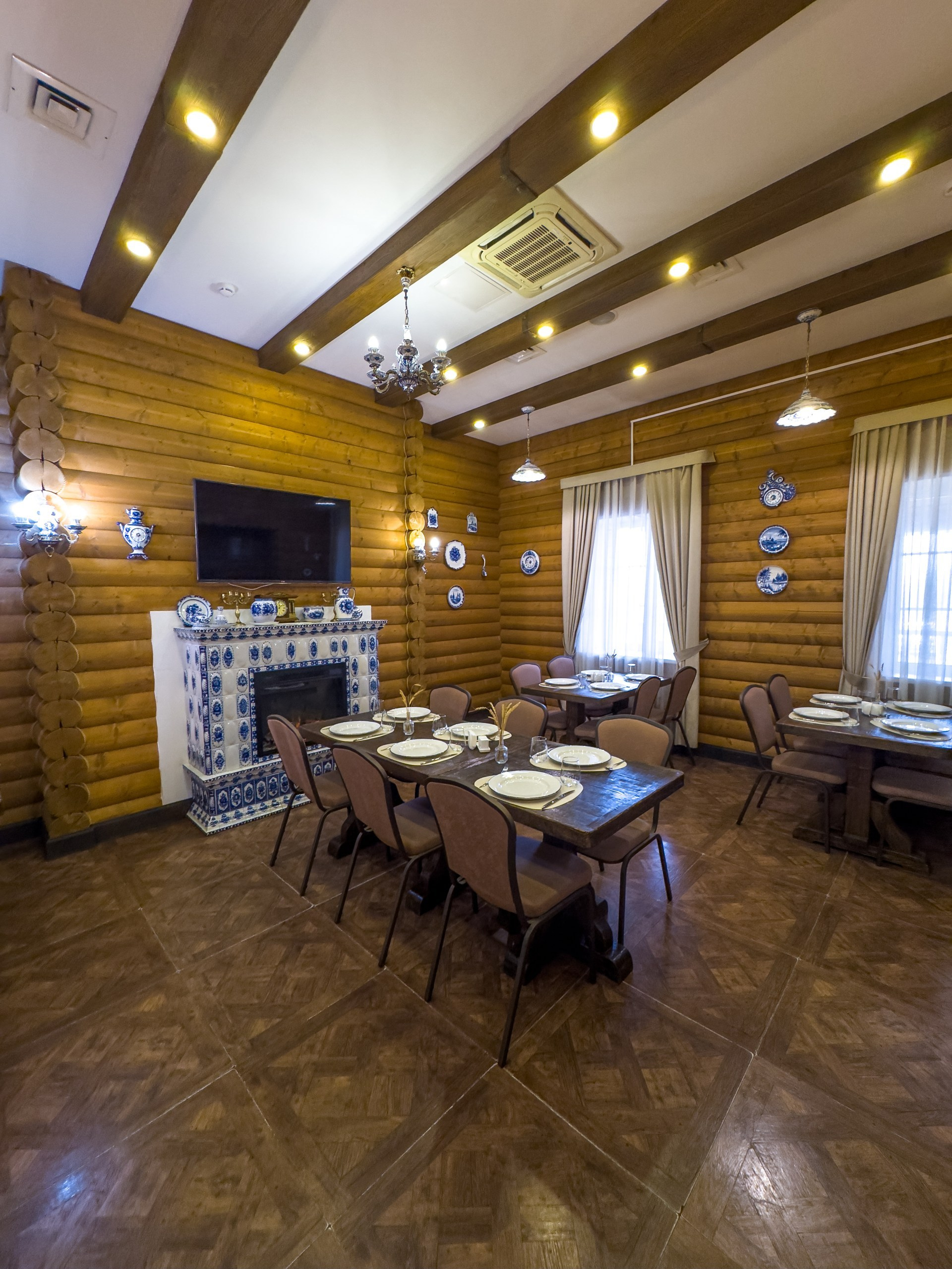 Банкетный зал «Гжель», ресторана «Дача ". Фотограф в Оренбурге. Профессиональный фотограф