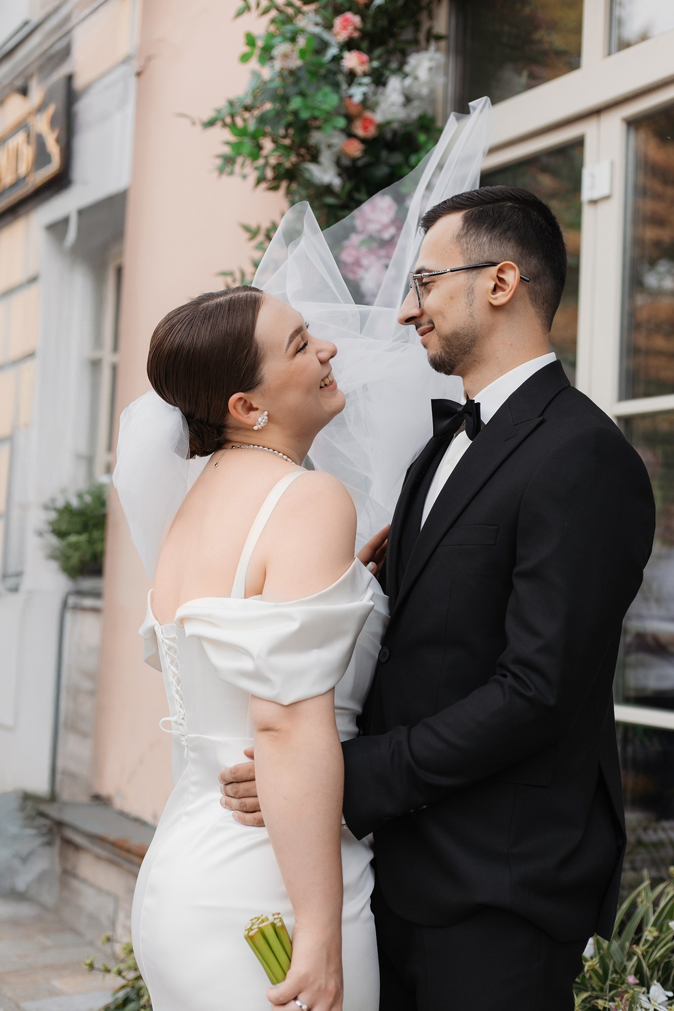 Почему услуги свадебных фотографов дорого стоят. Свадебный фотограф в Москве Аля Загирова