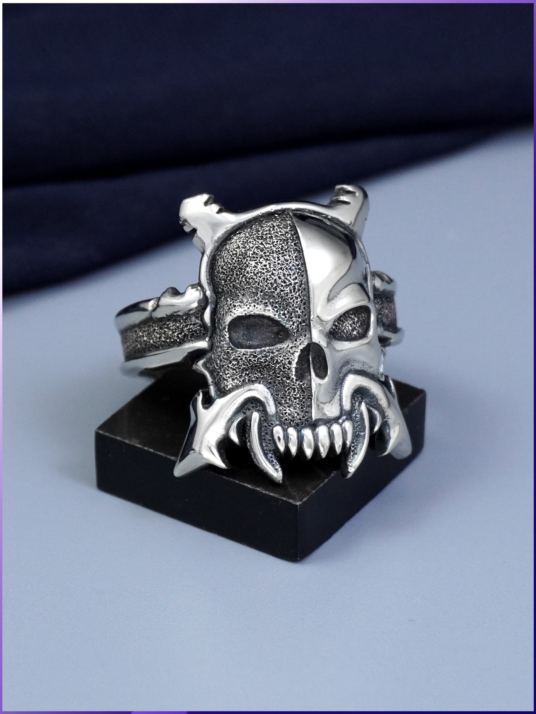 Кольцо «Сыны Злобы» для фанатов Warhammer 40 000: кастомное украшение от Joker‑Studio, купить уникальное мужское кольцо