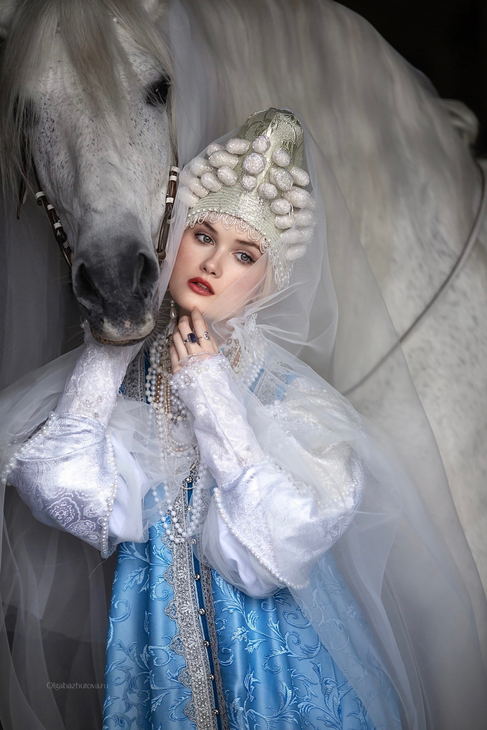 Снежная зима. Русские народные костюмы в Москве