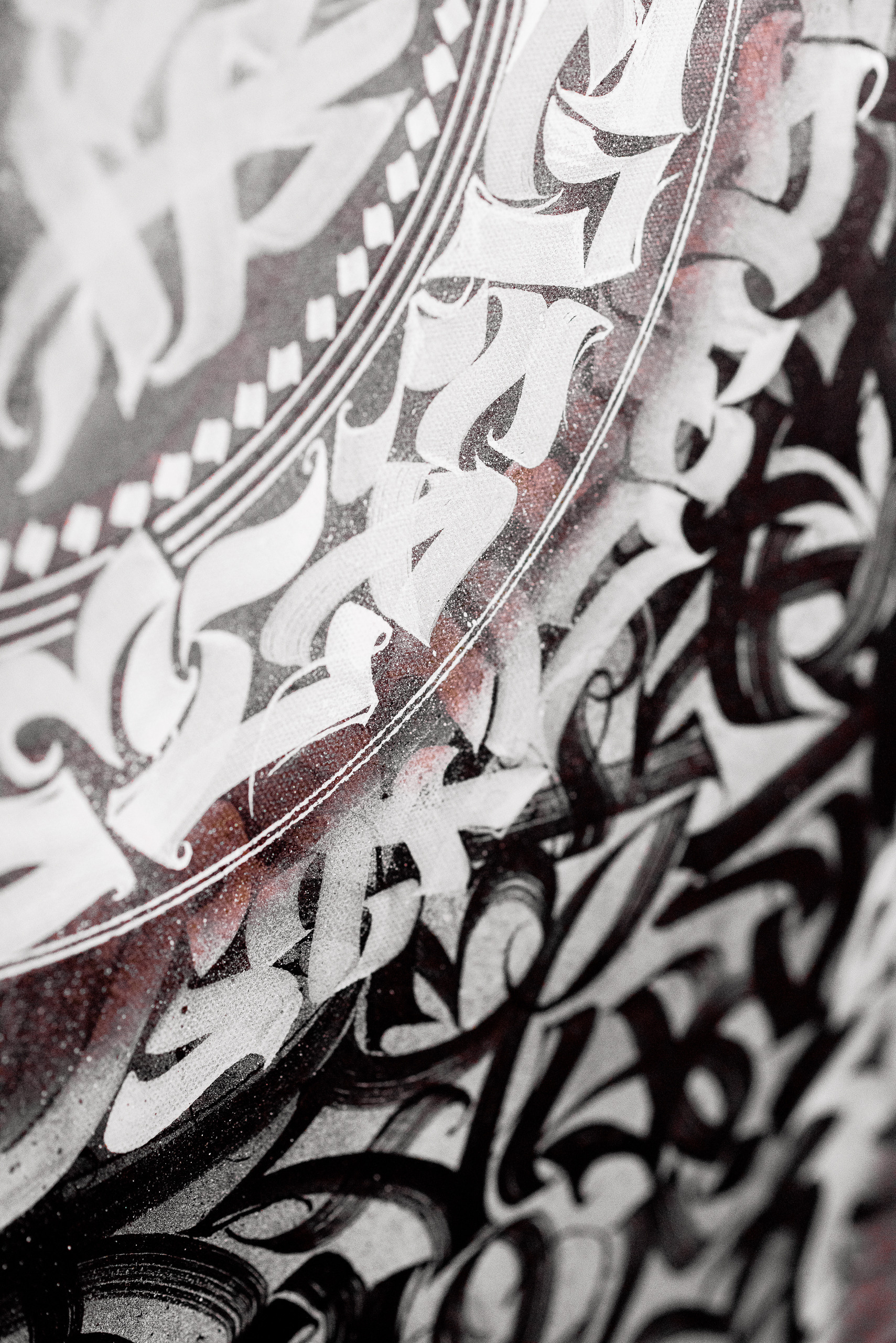 Каллиграфия на холстах со смыслом от Андрея Рэя (1)