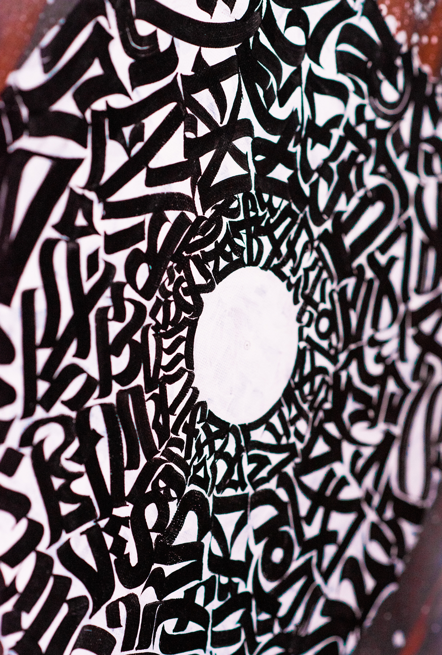 Каллиграфия на холстах со смыслом от Андрея Рэя (1)