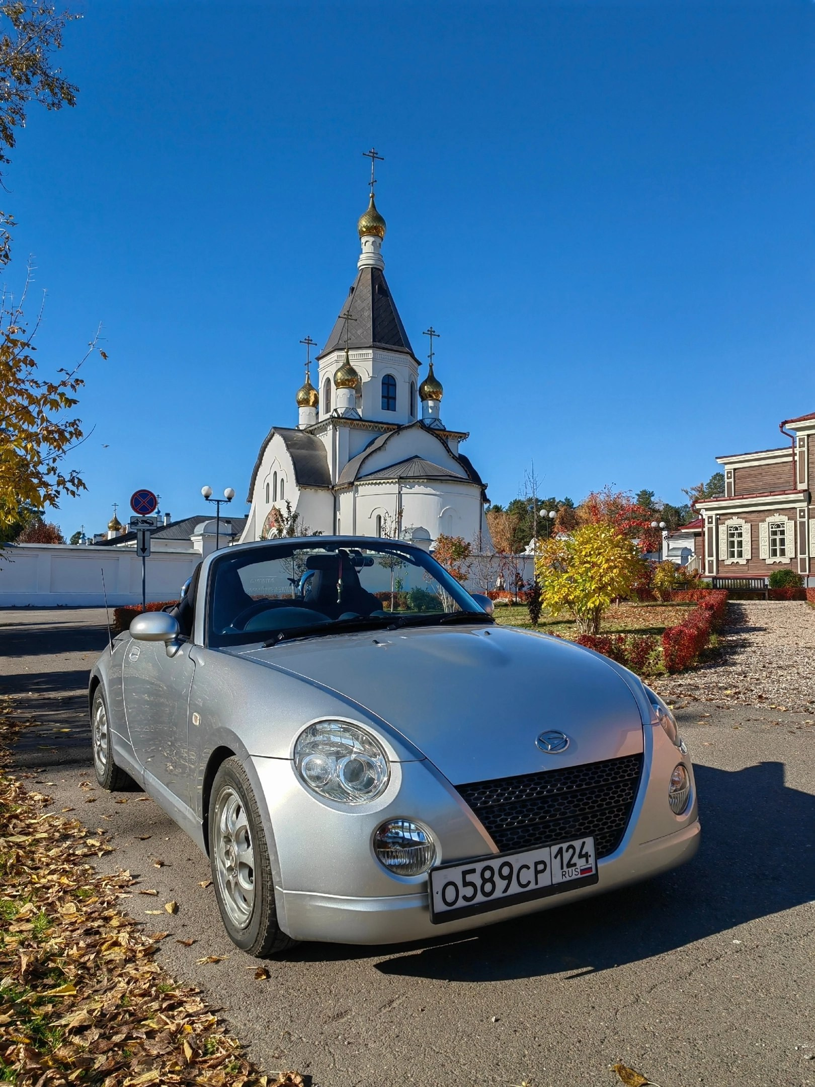 надёжная тойота металлическая крыша продам кабриолет Daihatsu Copen в Красноярске имиджевый автомобиль для мужчины для девушки классический родстер со спортивным характером купить кабриолет в Сибири складывается за 20 секунд купить автомобиль фотограф в Красноярске фотосессия покататься аренда прокат