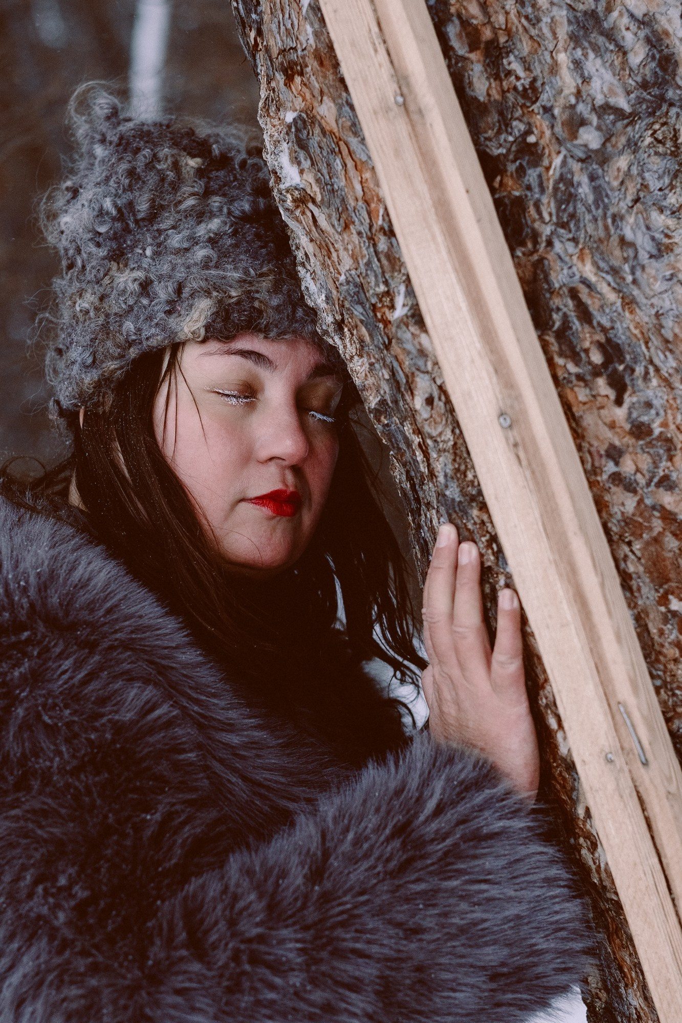 Зимняя фотосессия в Затюменском парке (Тюмень) | Художественная съемка от Daria Mars. Портретный фотограф Тюмень Дарья Мустафина