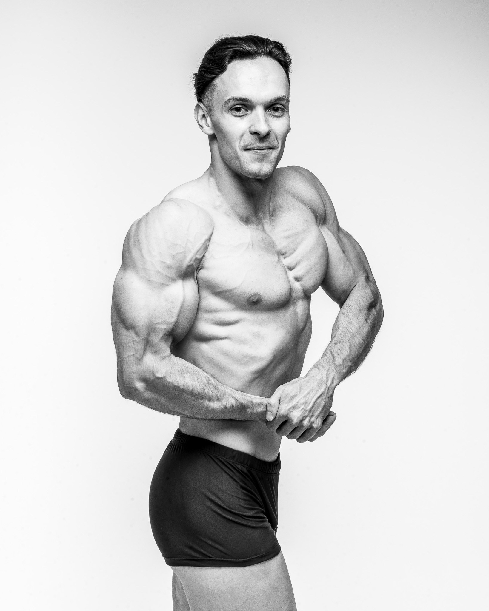 Фотограф Роман Романов — портрет фитнесс-моделей, бодибилдеров, блогеров в студии