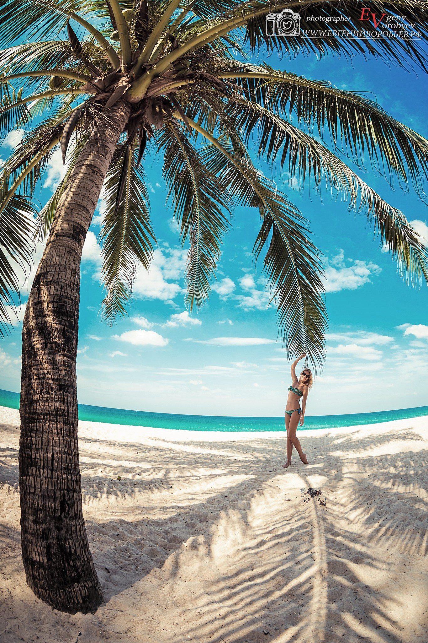 красивая фотосесссия для девушки на пляже Пхукет фотограф идея образ позы места для фотосъёмки купальник платье море пальма видео рилз заказать фотосессию цена стоимость описание Ката Карон Найхар Майкао Патонг Панва Раваи