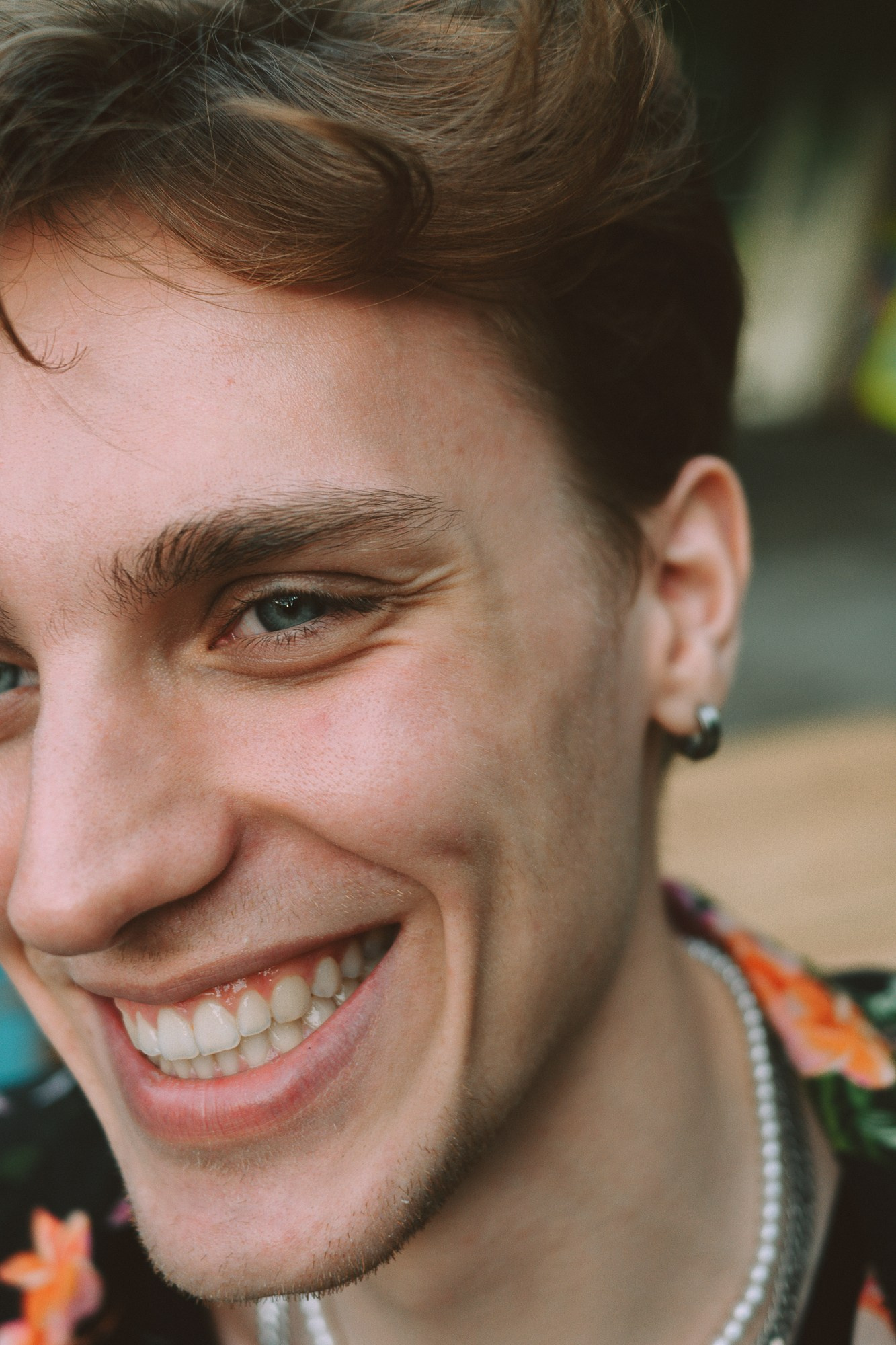 Стрит-фотосессия в Тюмени — Surf Coffee, Бар Двор. Портретный фотограф Тюмень Дарья Мустафина