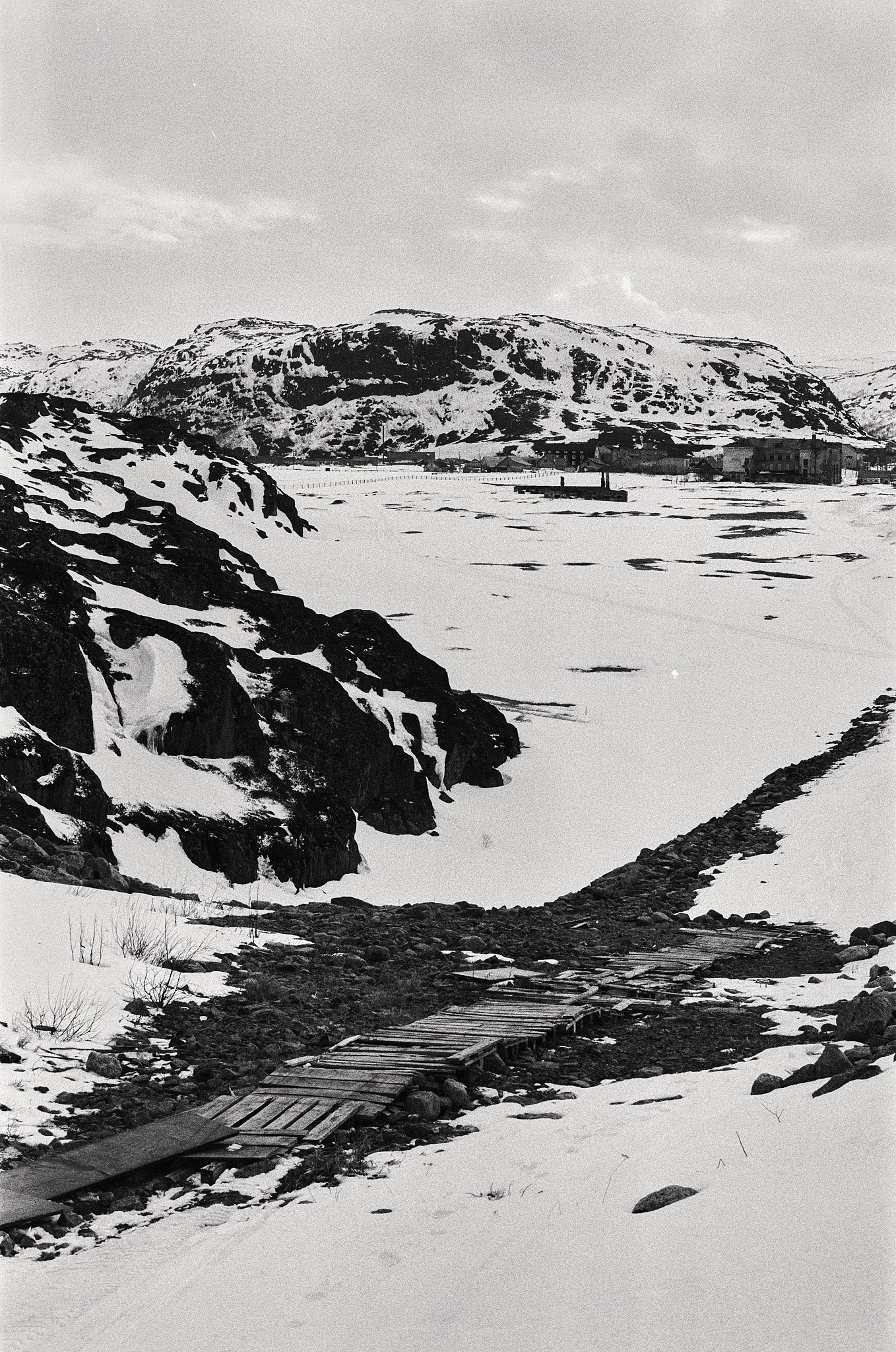 Teriberka (Murmansk). The Other Pavel Potseluev — film photography and mastery of meat business