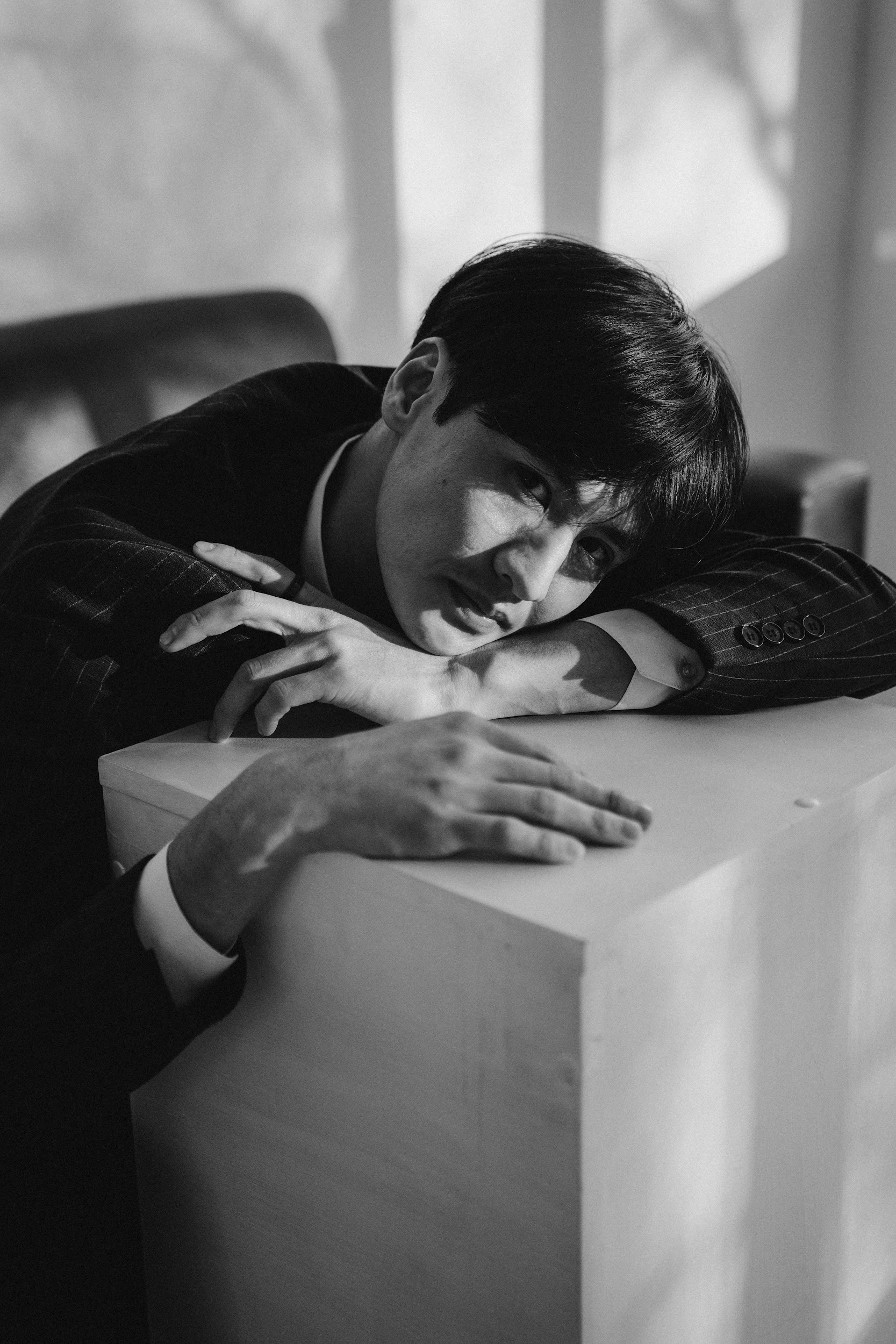 мужской фотограф Алматы Бизнес фотограф алматы Корпоративный фотограф алматы Бизнес портрет алматы подарить сертификат схъемка мужская подарок мужчине