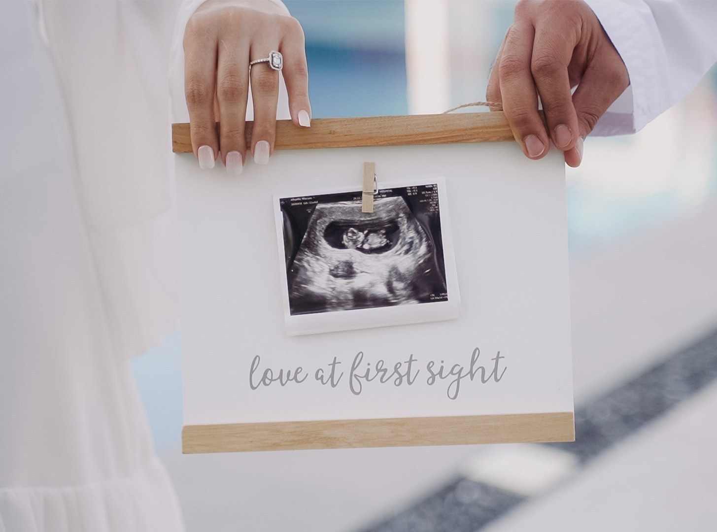 Family photographer in abu dhabi dubai sharjah fujeirah