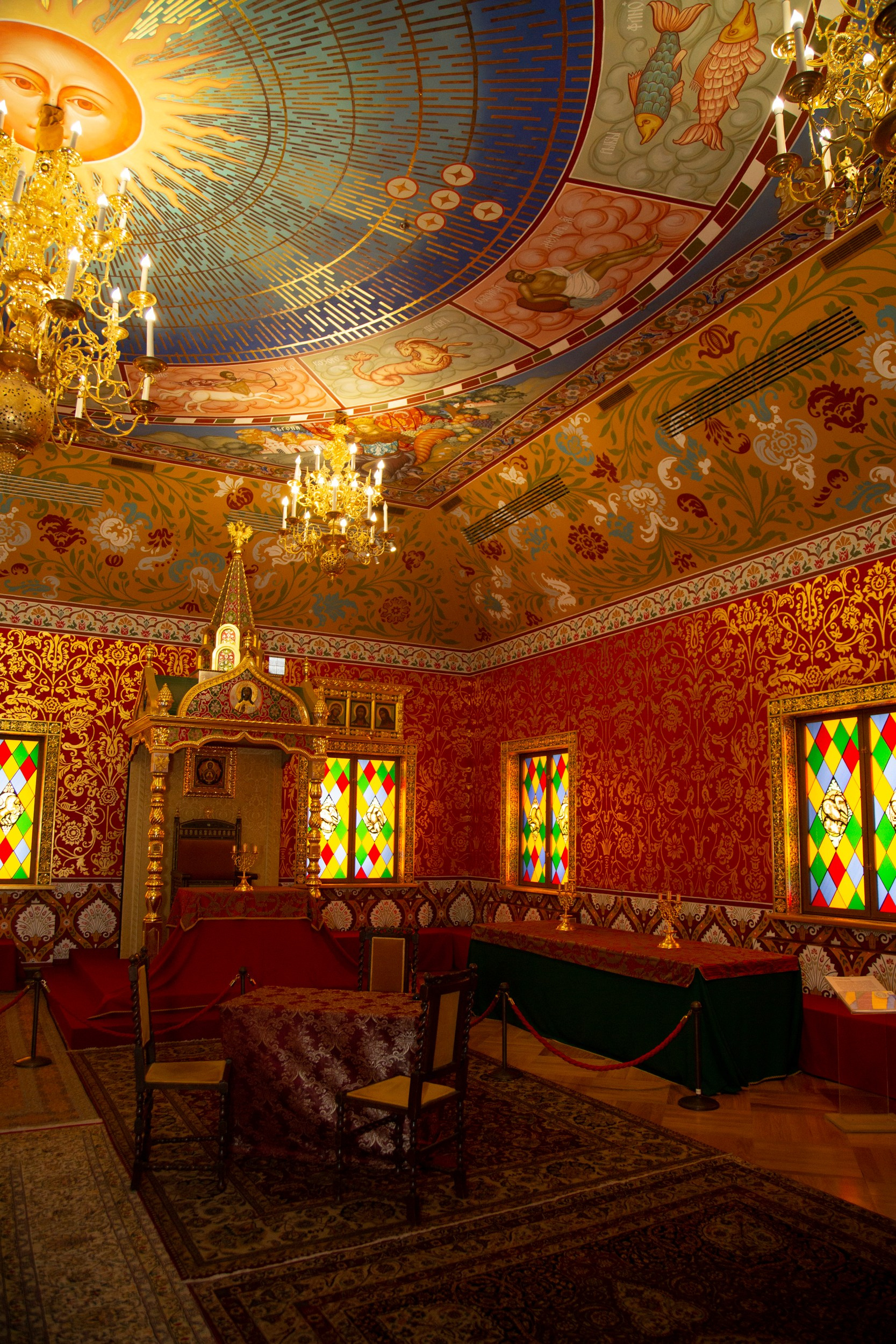 Свадебная фотосессия бракосочетания во Дворце Алексея Михайловича в Коломенском в Москве для Ирины и Андрея. Фотосессия в студии в Москве от профессионального фотографа услуги по доступным ценам