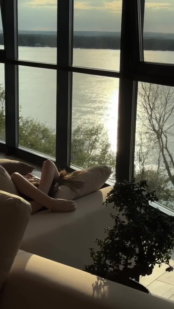 Reels: VOLGA ZEN APARTMENT. Интерьерный фотограф Дима Птицын и стилист Дарья Копылова