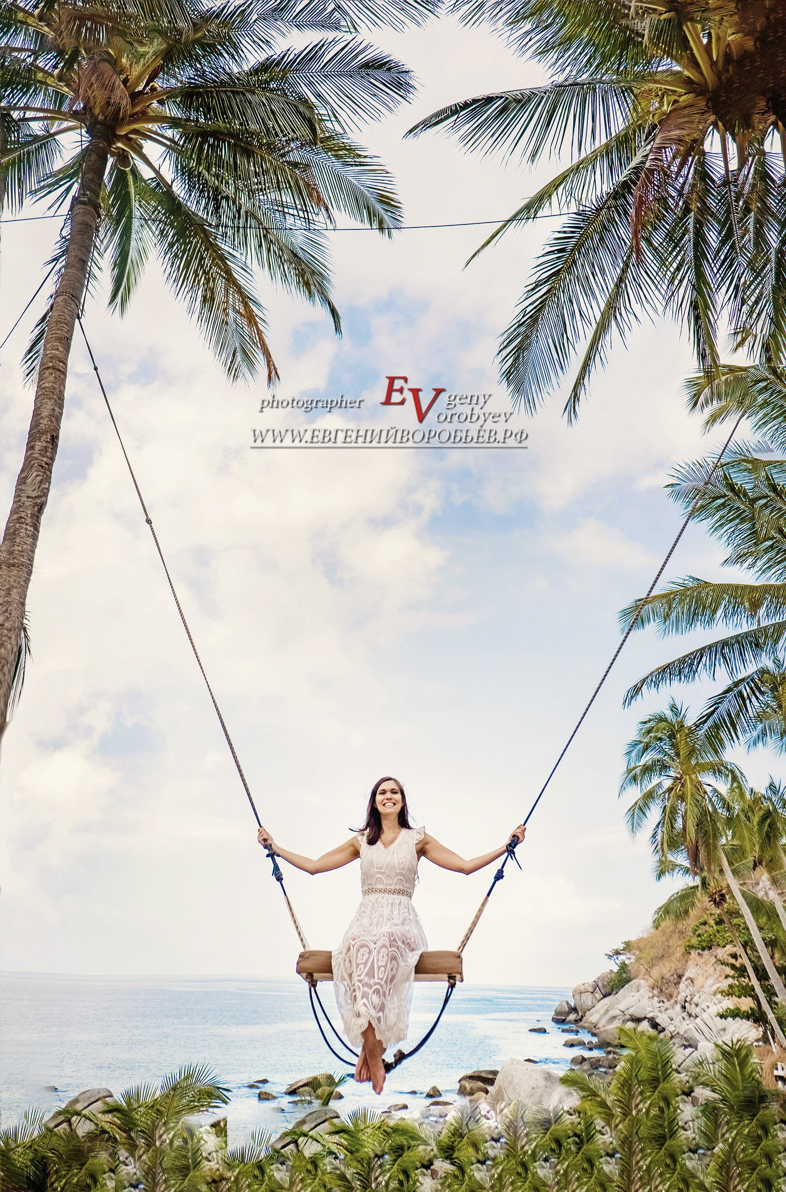 красивая фотосесссия для девушки на пляже Пхукет фотограф идея образ позы небесные качели места для фотосъёмки купальник платье море пальма видео рилз заказать фотосессию цена стоимость описание Ката Карон Найхар Майкао Патонг Панва Раваи