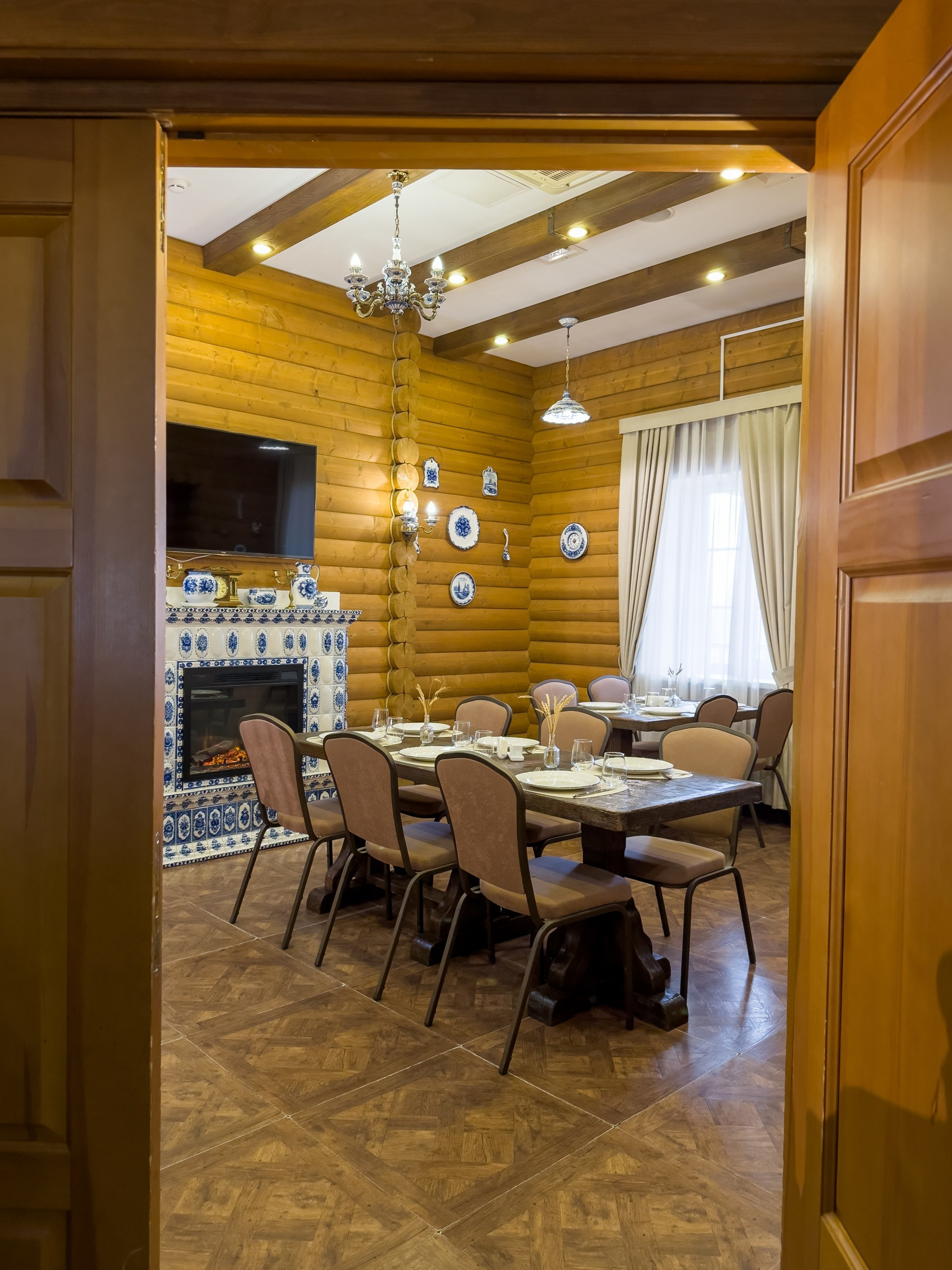 Банкетный зал «Гжель», ресторана «Дача ". Фотограф в Оренбурге. Профессиональный фотограф