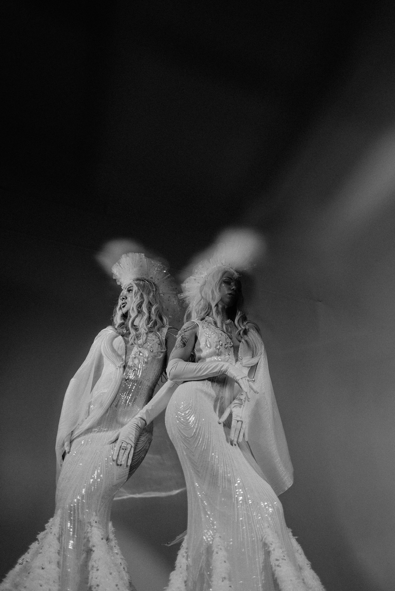 Арт-фотосессия с синим светом на циклораме. Портретный фотограф Тюмень Дарья Мустафина