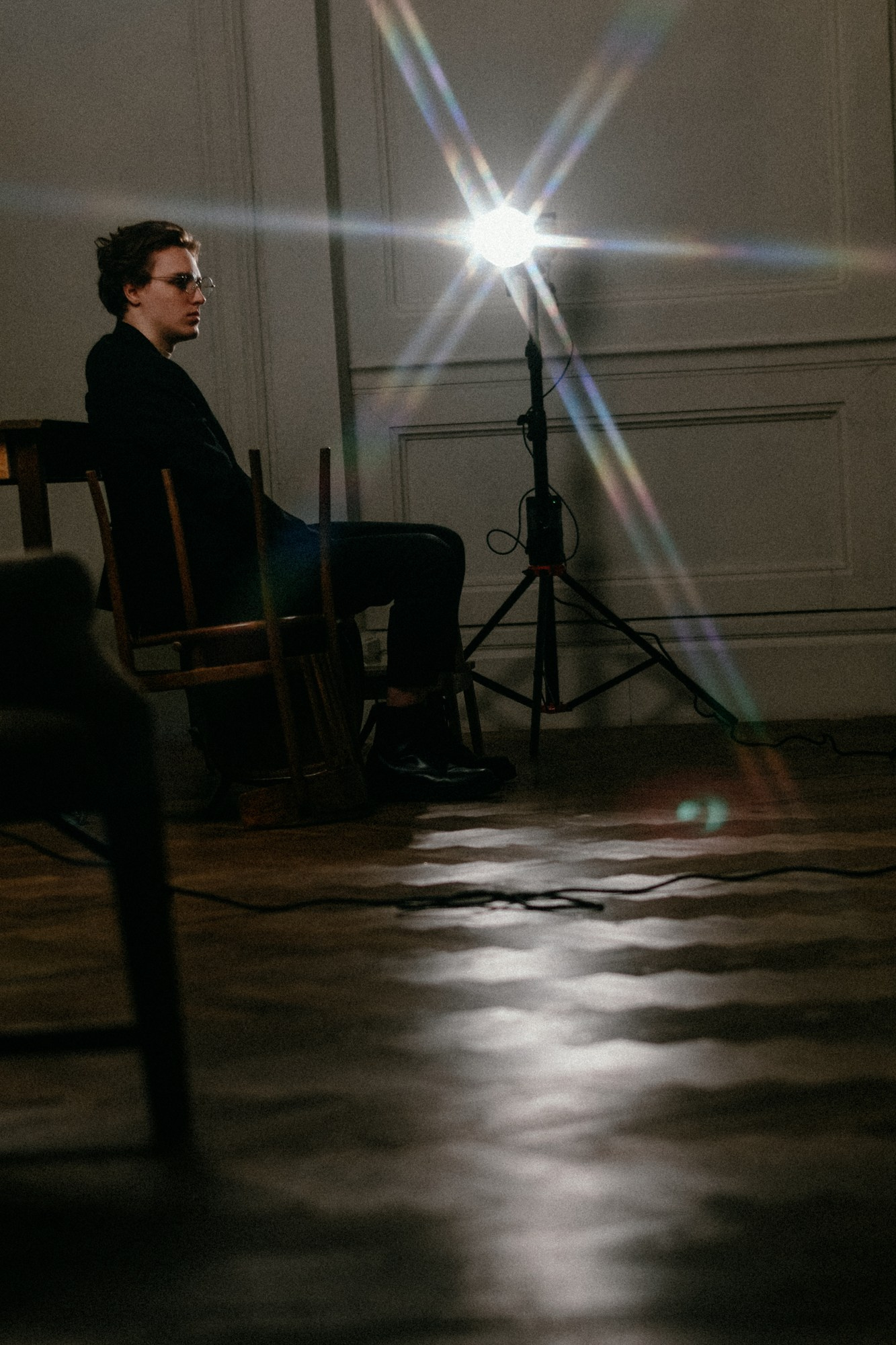 Киношный мужской портрет в студии Файнарт Тюмень — Мужской фотограф Дарья Мустафина. Портретный фотограф Тюмень Дарья Мустафина