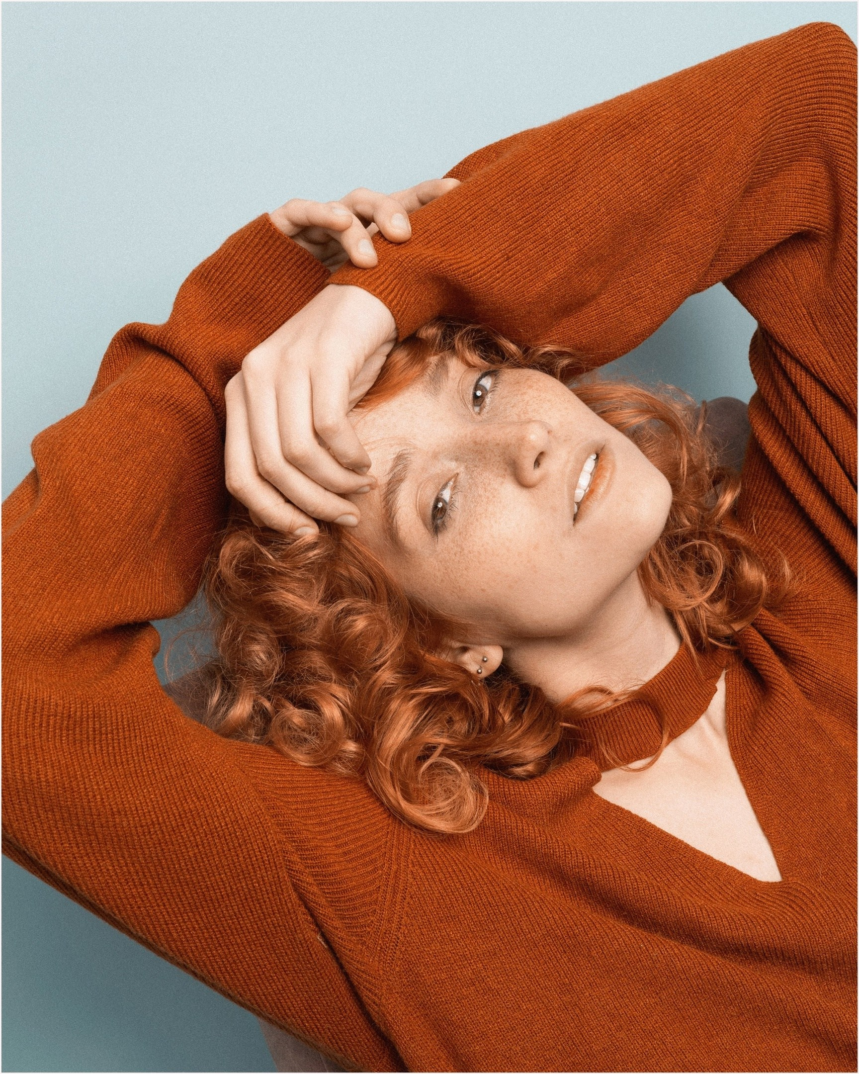 НОВЫЕ СЪЕМКИ В СТУДИИ — ОНА (ПЛАН)