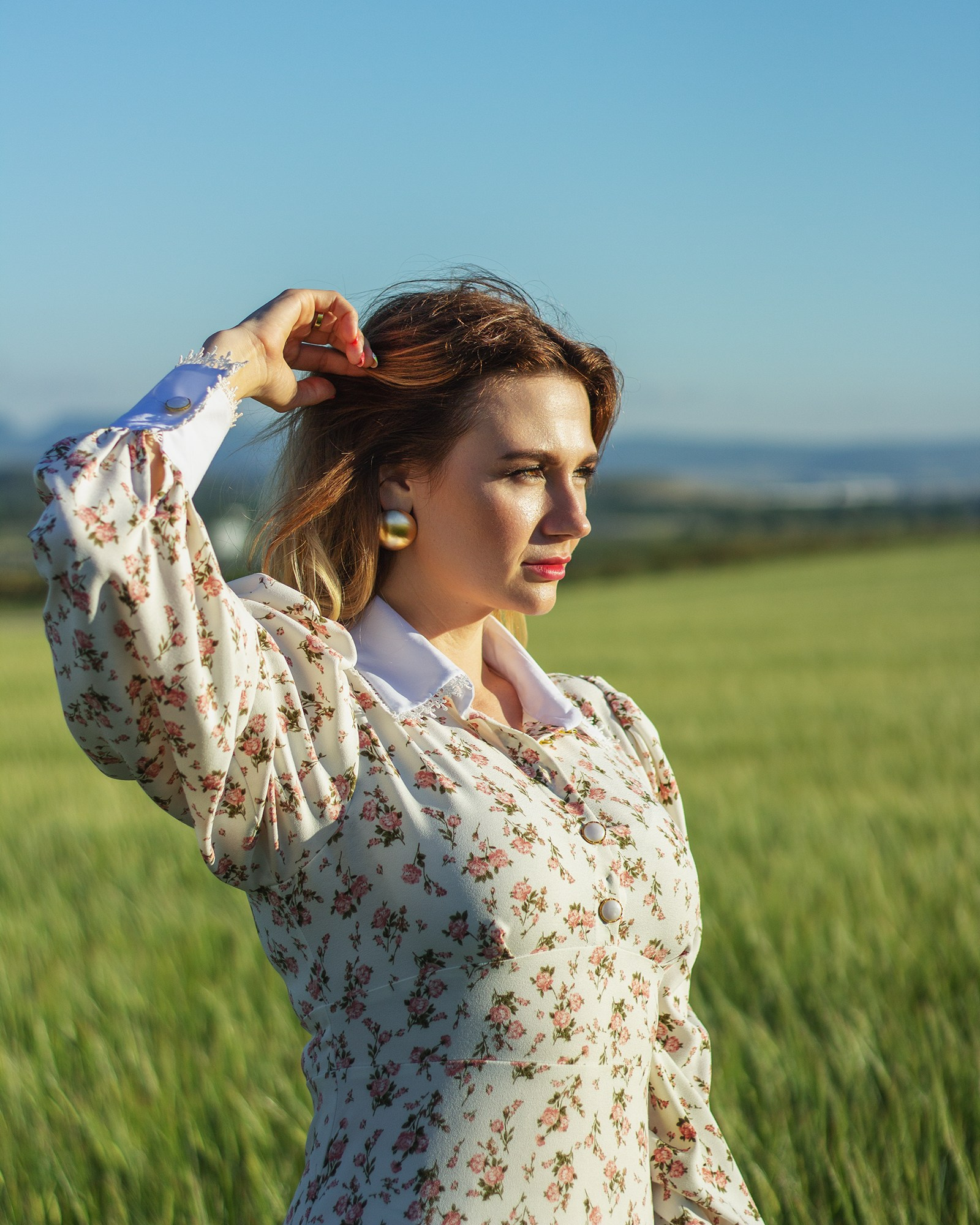 Девушка в поле