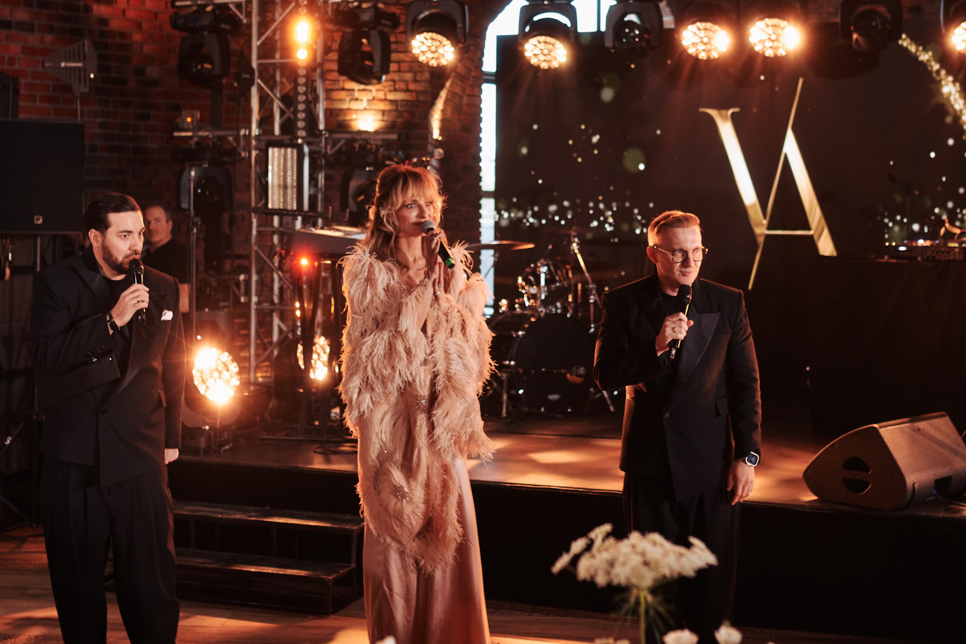 Дуэт ведущих Максим Дамир