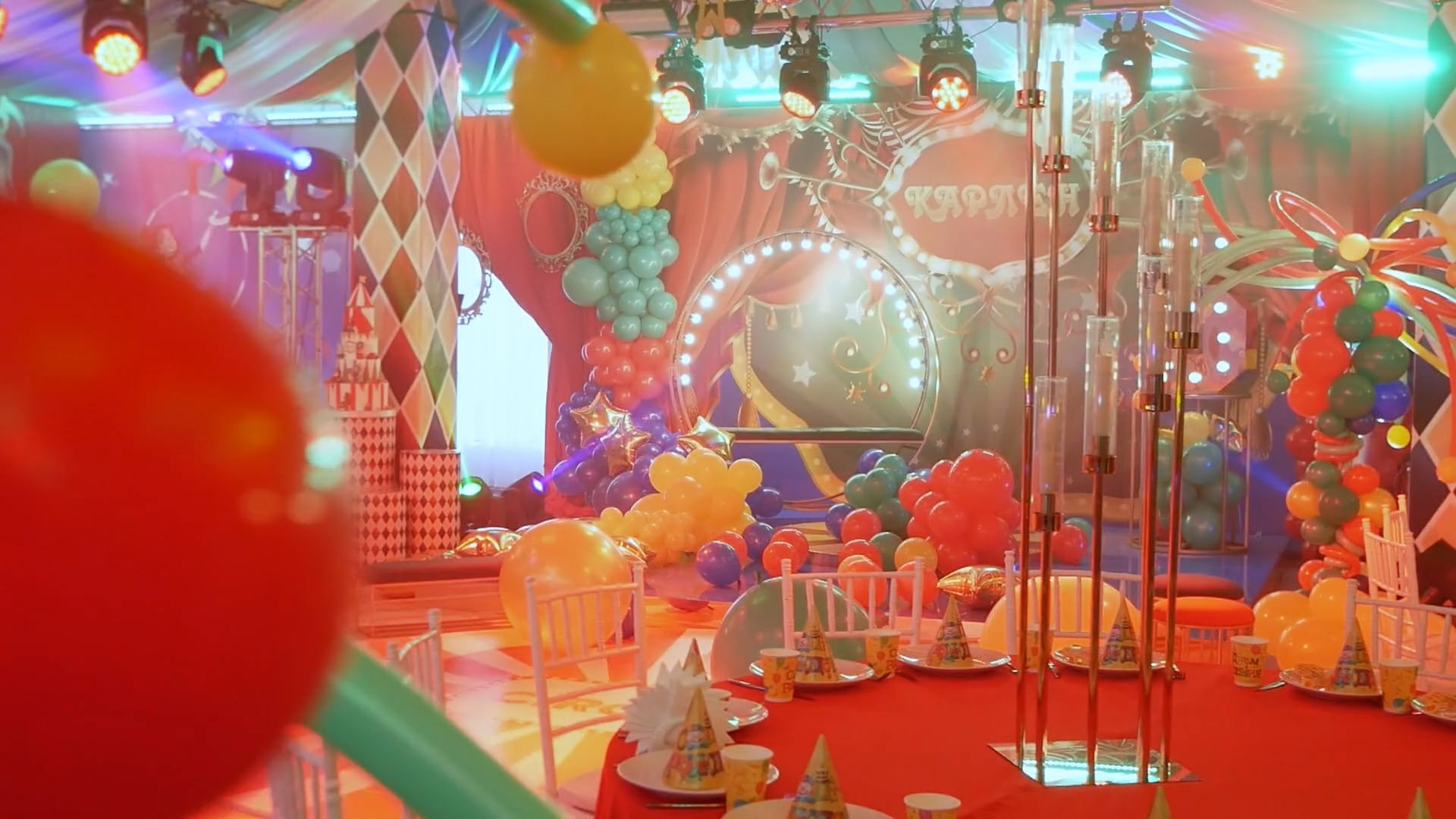 Развлекательные шуточные видео интерактивы на свадьбу юбилей праздник. Свадебное видео и фото съемка на свадьбу в Краснодаре Твинс Студио