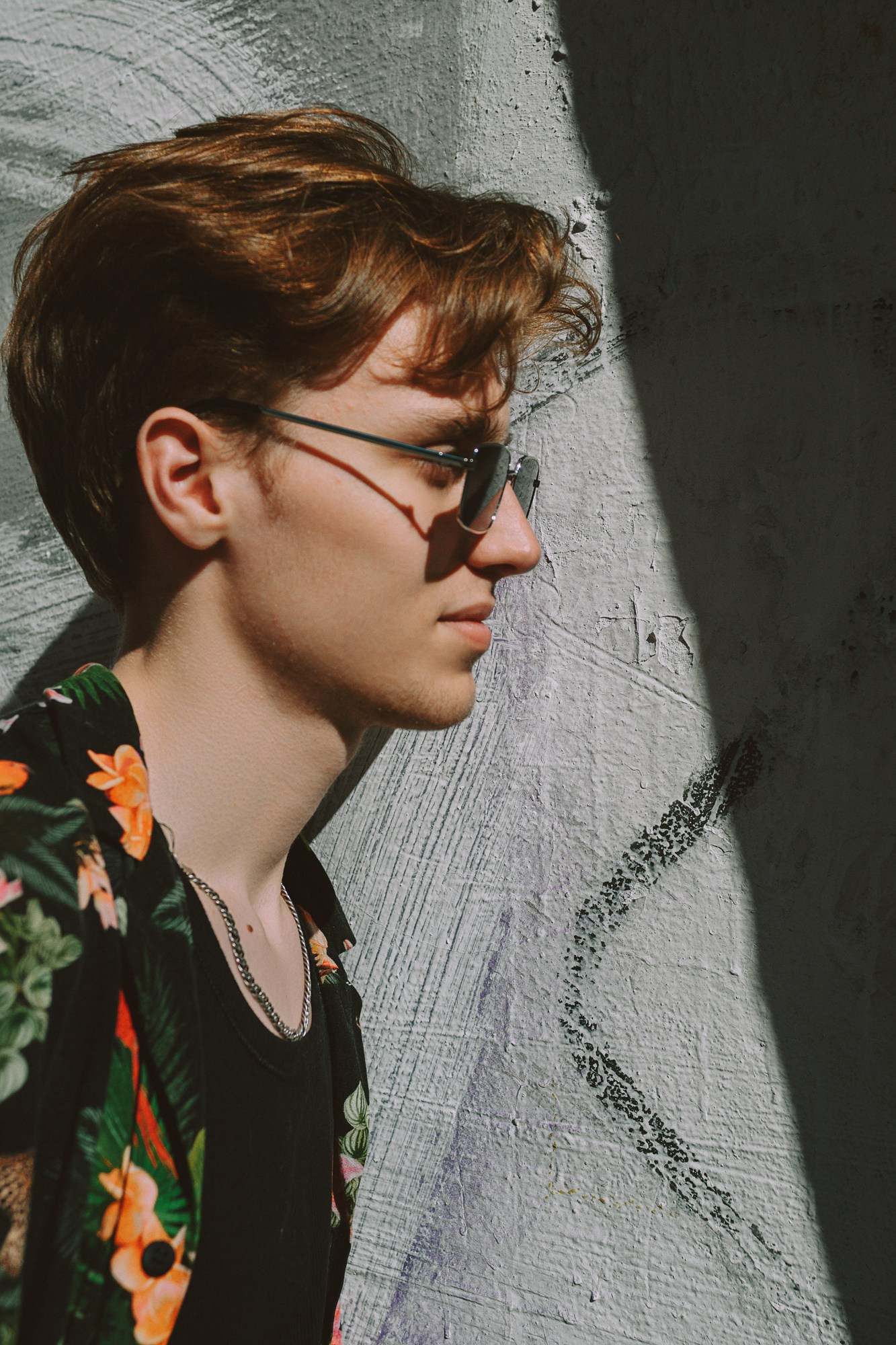 Стрит-фотосессия в Тюмени — Surf Coffee, Бар Двор. Портретный фотограф Тюмень Дарья Мустафина