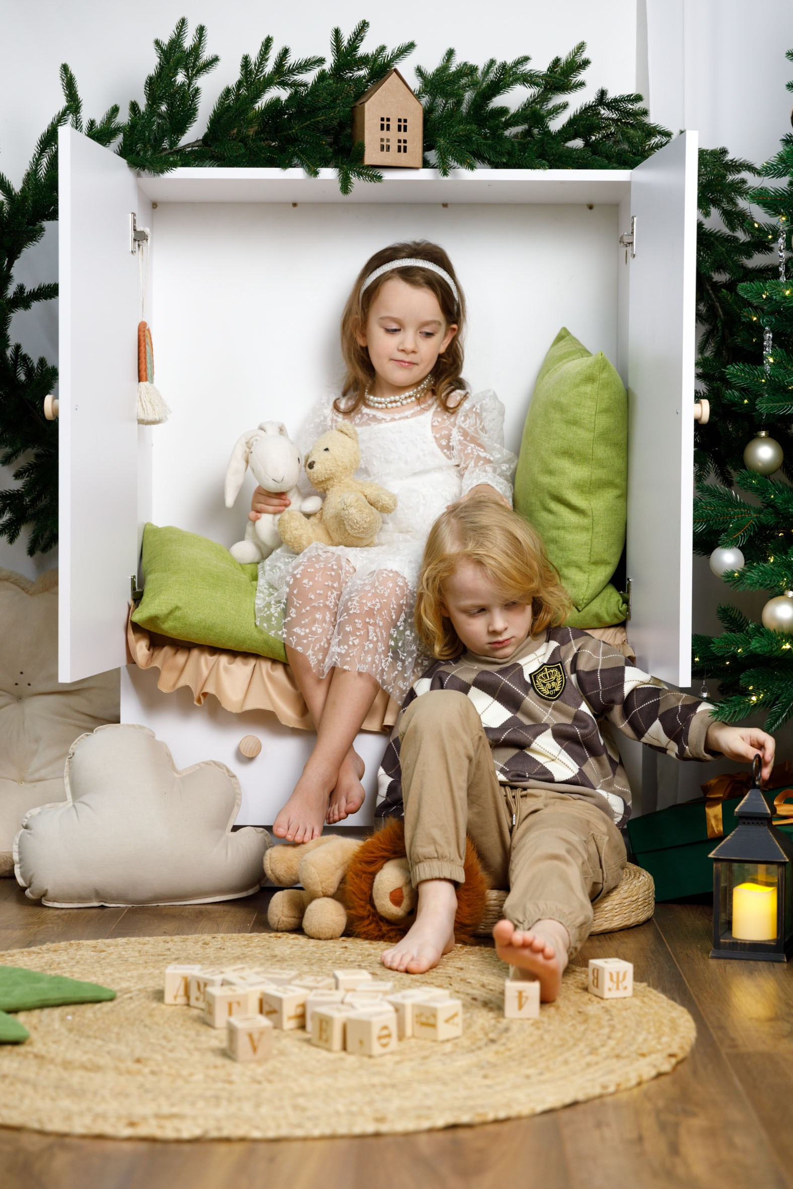 Из чего же сделано новогоднее настроение? Из совместных игр под елкой, болтовней с лучшей подружкой, созерцанием горящей свечи. Фотограф Анна Телекаева, выпускные альбомы, семейные и репортажные съемки в Омске