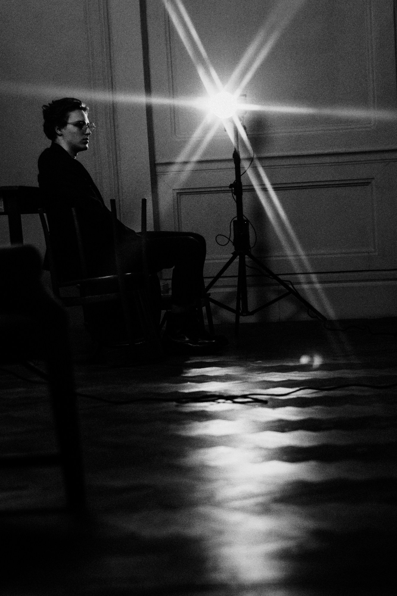 Киношный мужской портрет в студии Файнарт Тюмень — Мужской фотограф Дарья Мустафина. Портретный фотограф Тюмень Дарья Мустафина