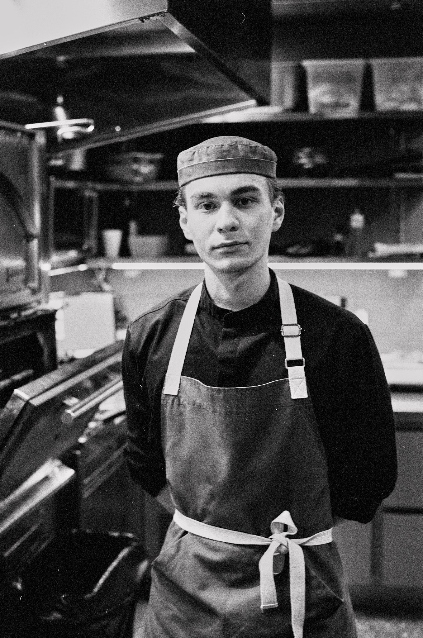 Люди. Персоны. Другой Павел Поцелуев — плёночная фотография и мастерство мясного дела