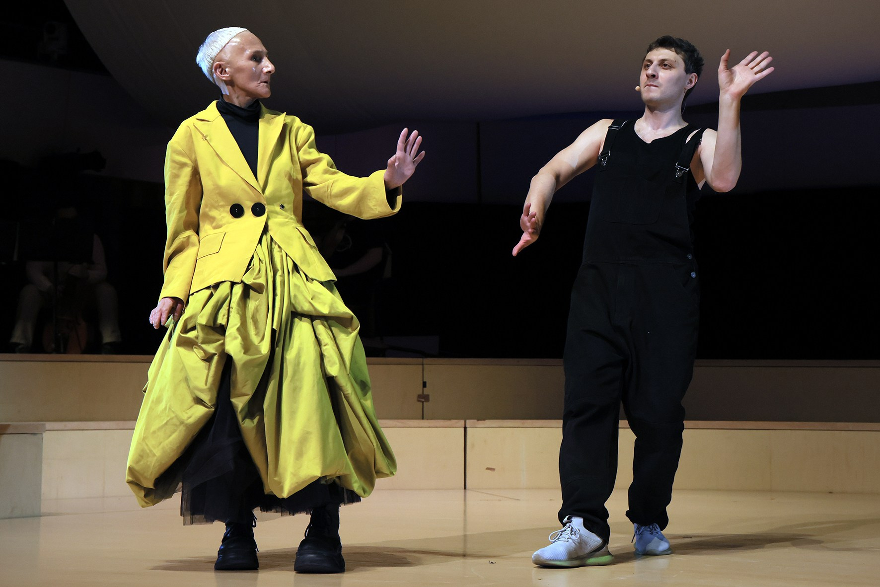 Ведущие мероприятия 1+1