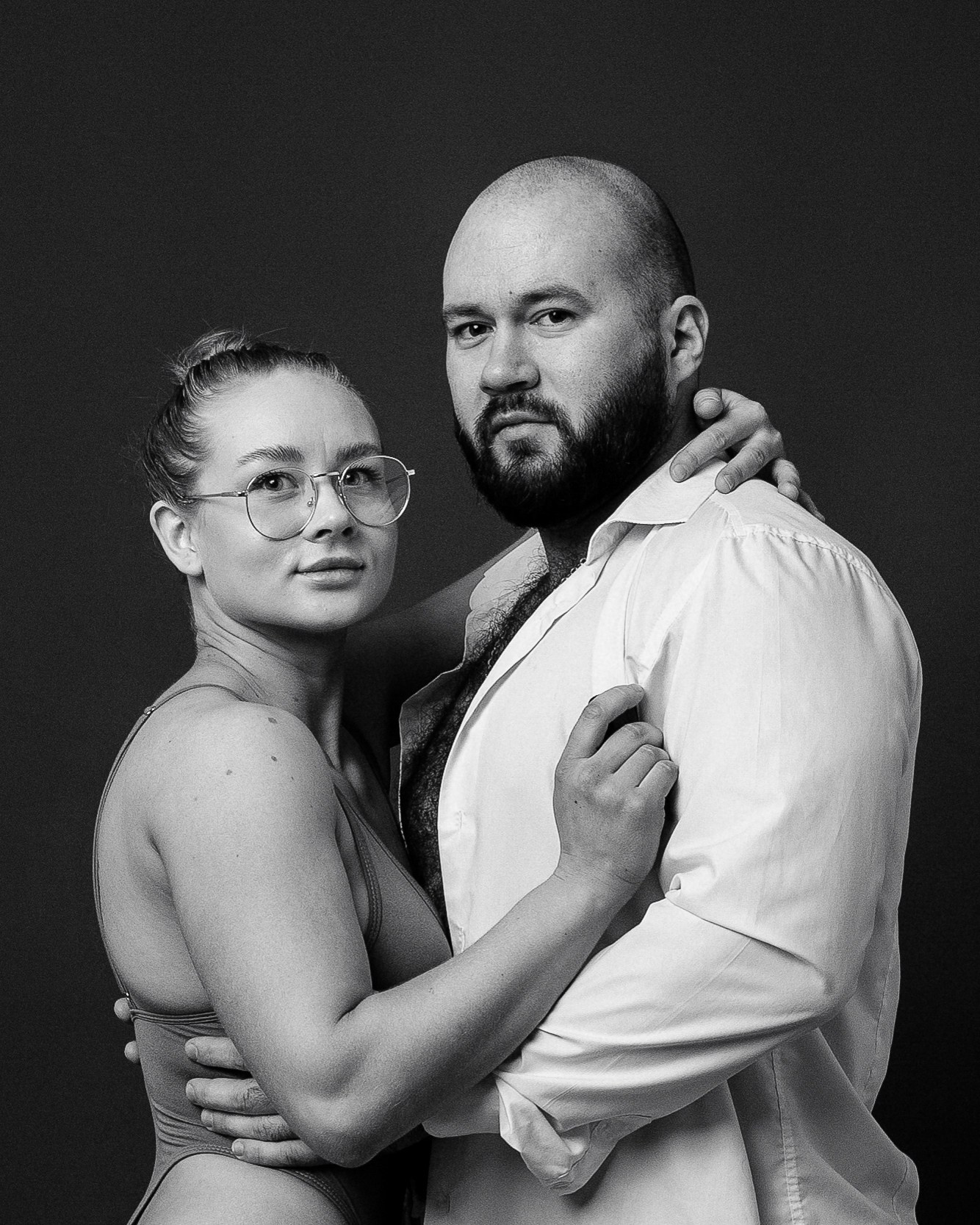 Девушка позирует в фотостудии без фотографа СамараАвтопортретная фотостудия Fotomaris в СамареАвтопортретная черно белая фотография влюбленной пары