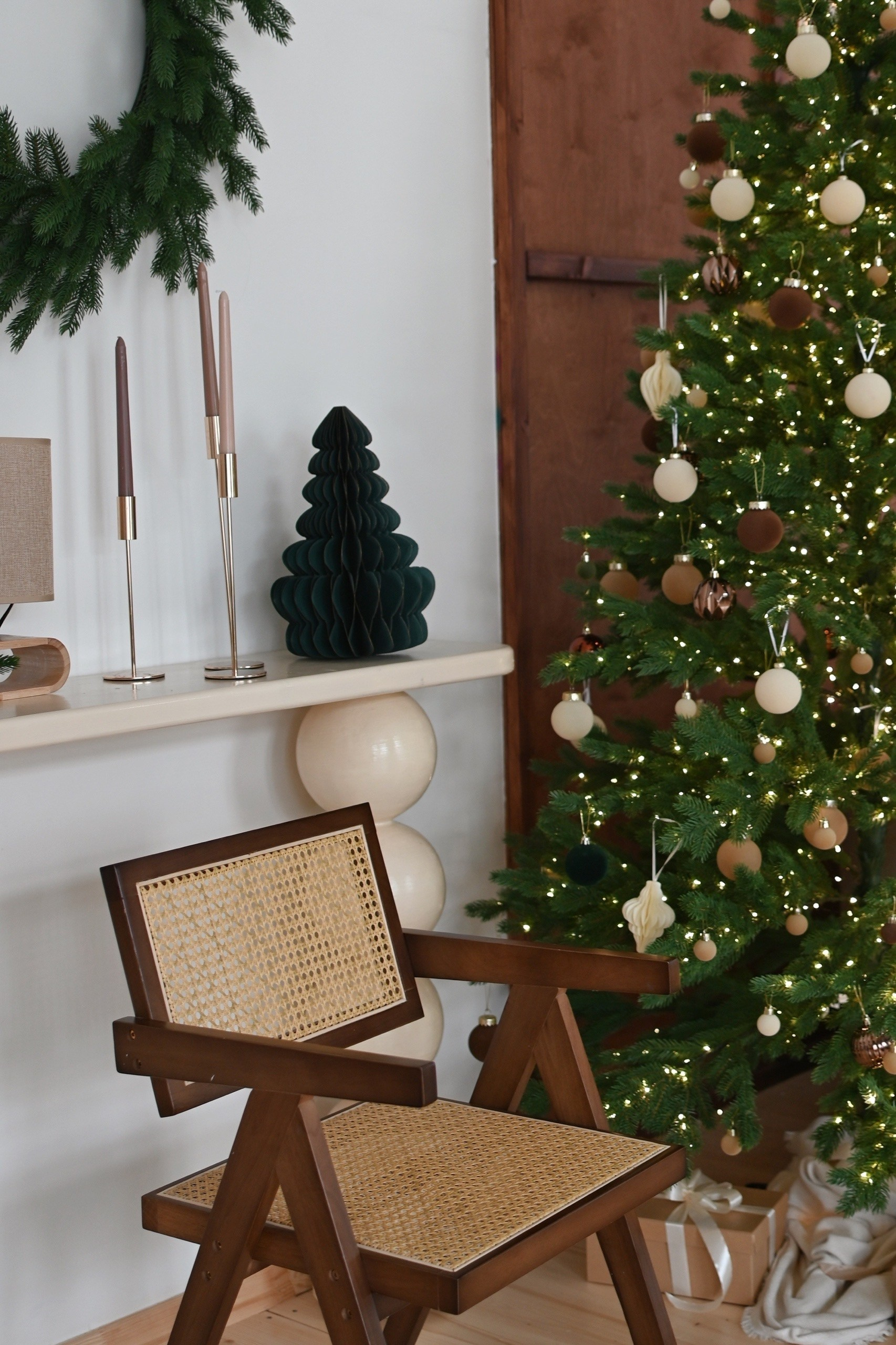 Фотостудии Севастополя. Лучшие фотостудии Севастополя. Фото интерьера фотостудий. Актуальные фото фотостудий Севастополя. Профессиональная фотосъемка в Крыму. Натуральные эмоции и живые кадры. Забронируйте дату прямо сейчас!