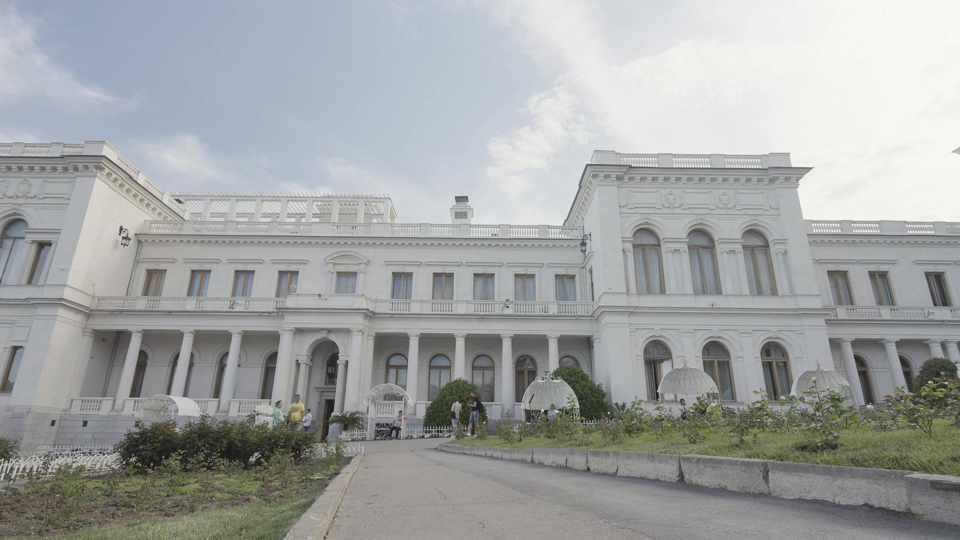 PACKAGES & PRICING. Exclusive Closing Gifts for Top Realtors | Custom House Portraits by Yulia Yurchevskaya