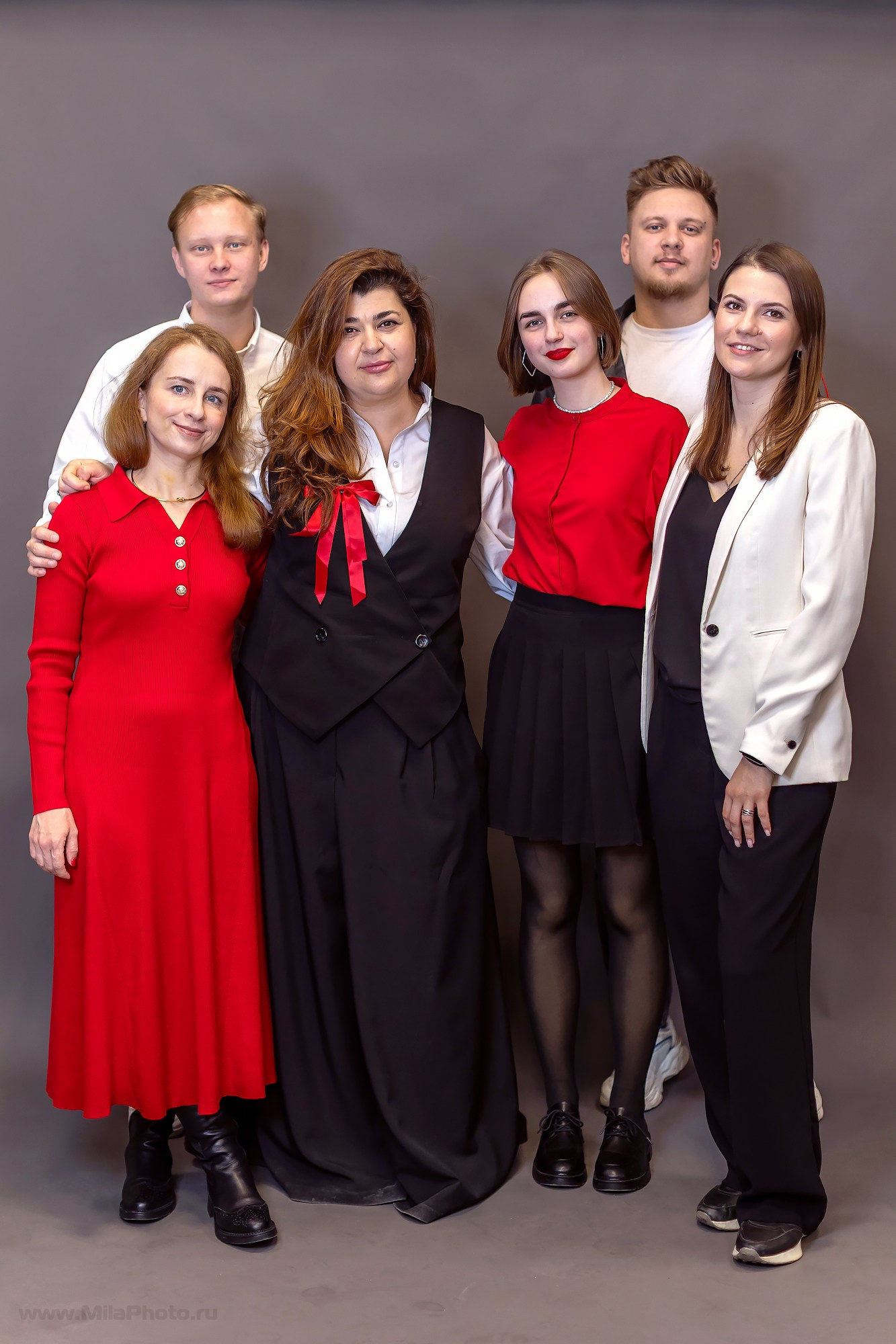 Галерея съемок в студиях. Фотограф и видеограф Москва. Свадебный фотограф, видеограф. Выпускные альбомы. Оживающие альбомы