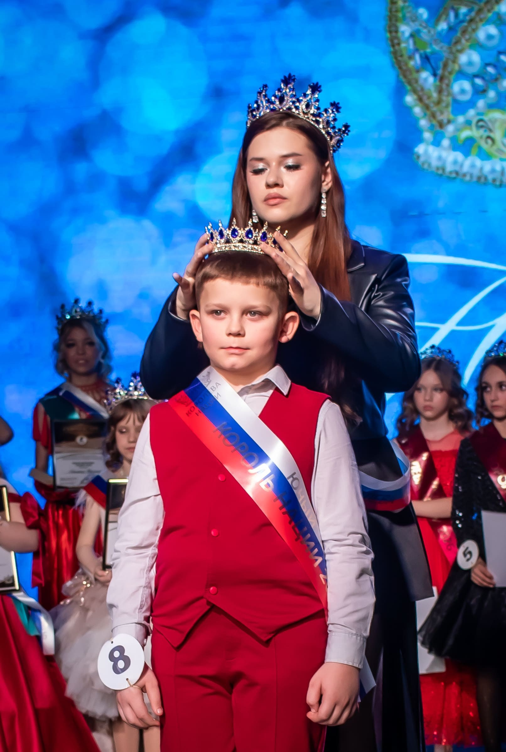 Участники конкурса красоты на сцене, награждение, репортажная съёмка, Москва