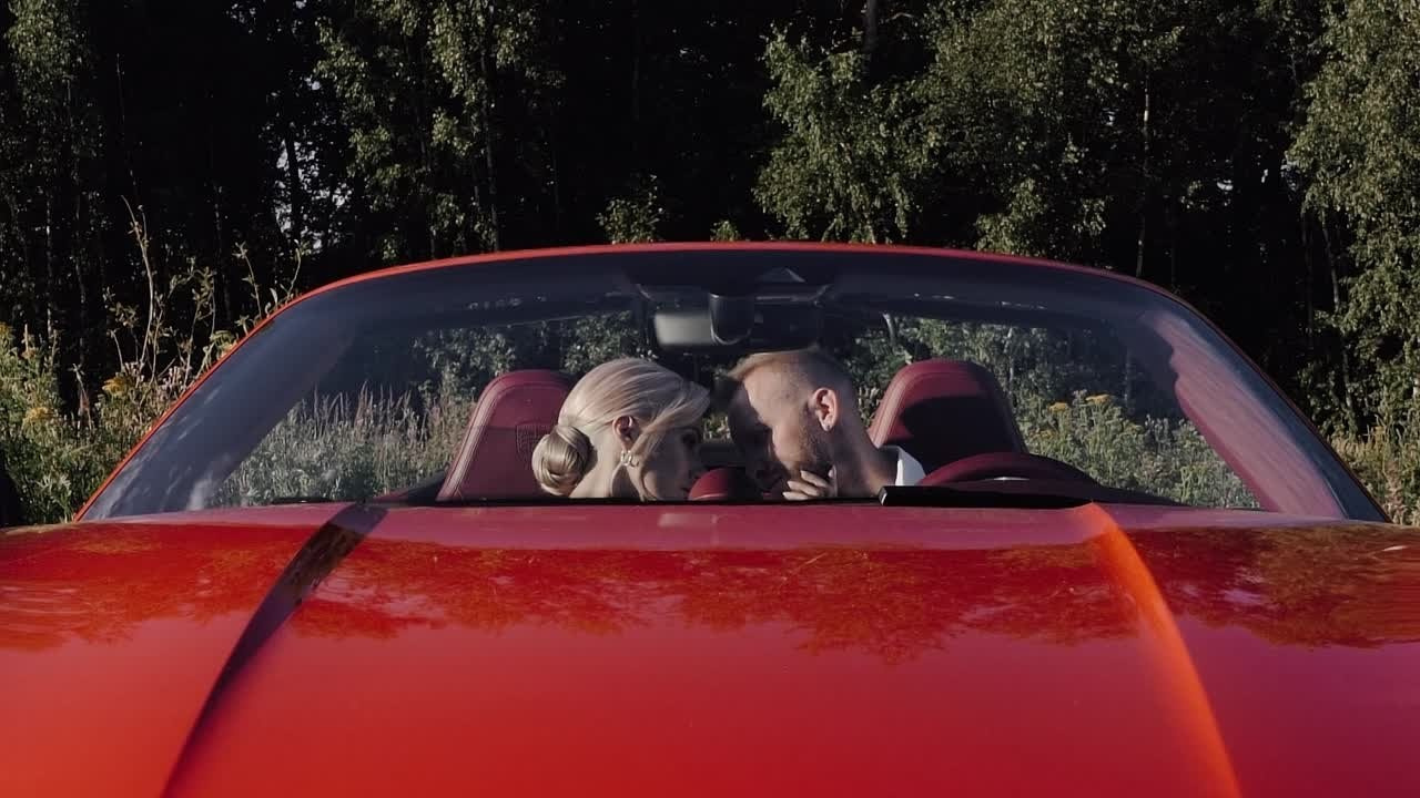 Свяжитесь со мной чтобы начать творить. Илья Рыбаков | видеограф на свадьбу