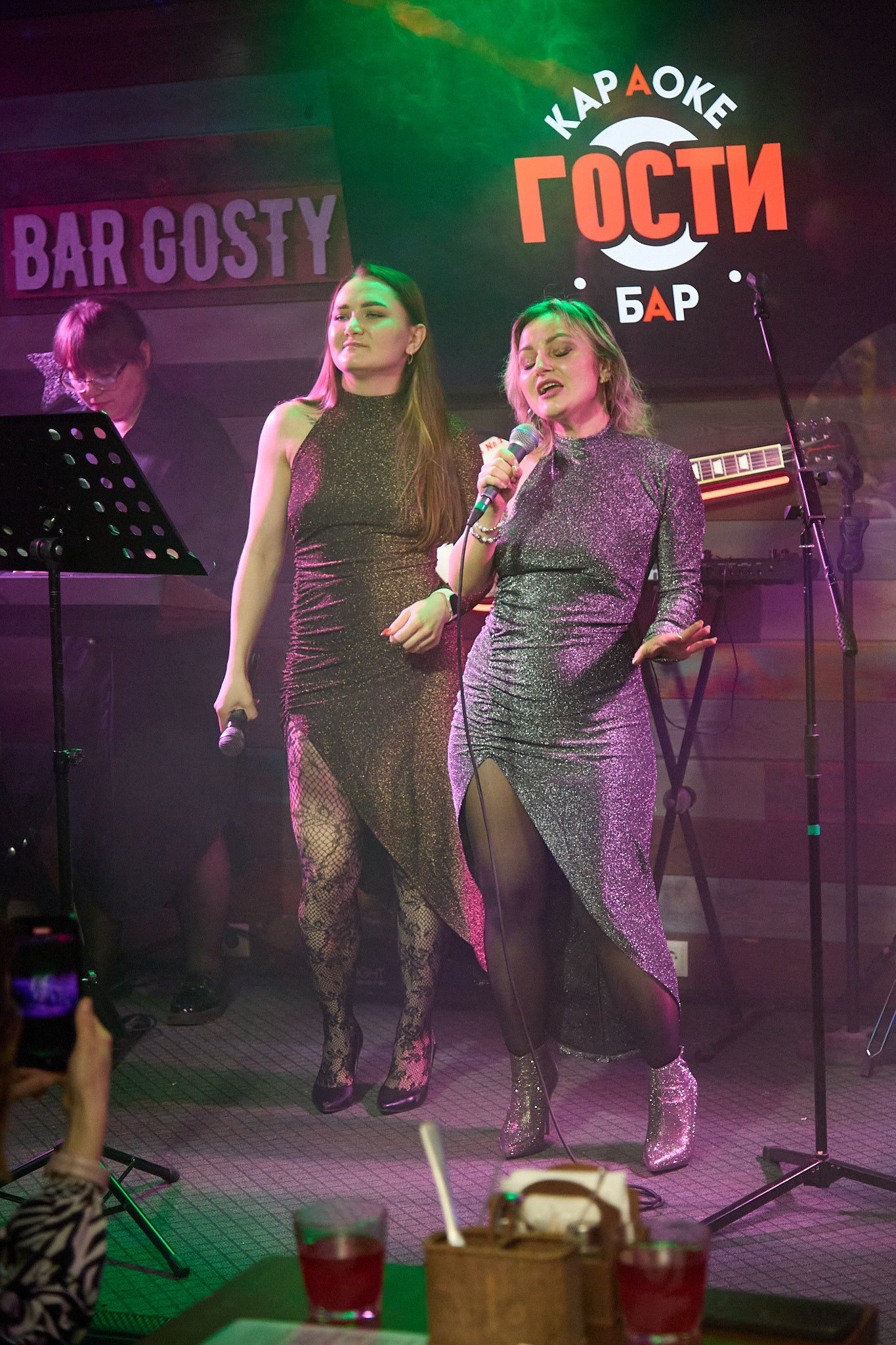 Концерт в баре «Гости». Фотограф Омск | Александр Вандеров