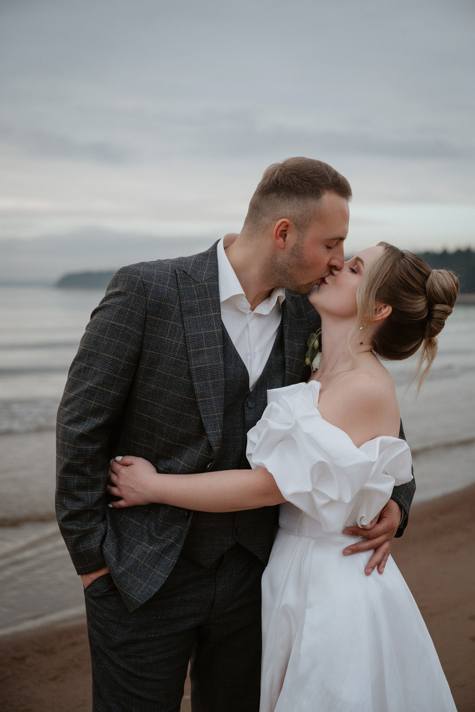 свадебная фотосессия на берегу Финского залива