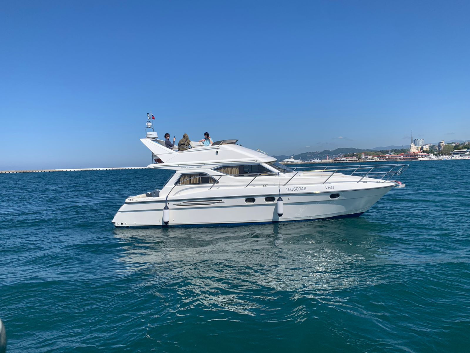 Двухпалубные яхты в Сочи. Аренда Яхт и Катеров в Сочи