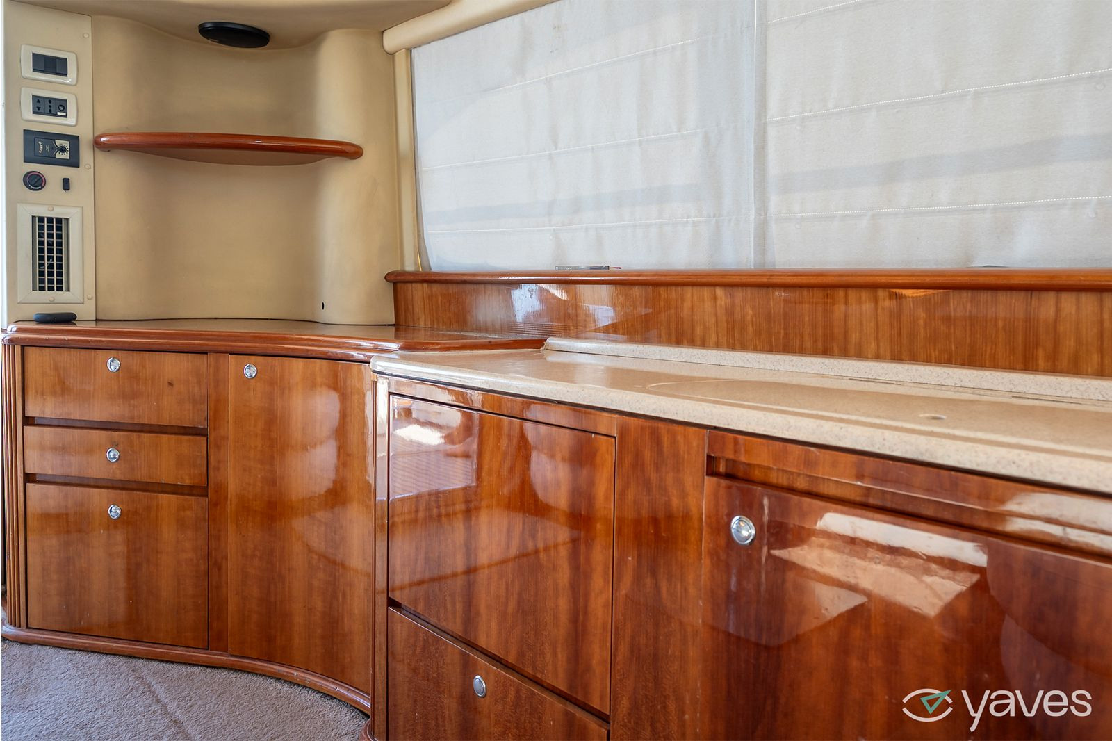 Двухпалубные яхты в Сочи. Аренда Яхт и Катеров в Сочи